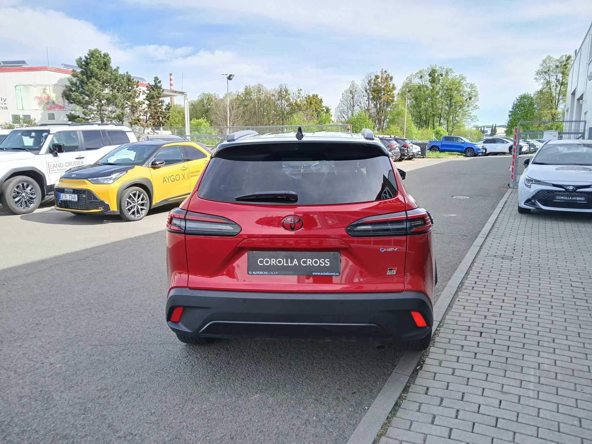 Toyota Corolla Cross, 2,0 HEV CVT GR SPORT zimní pne - fotka 6