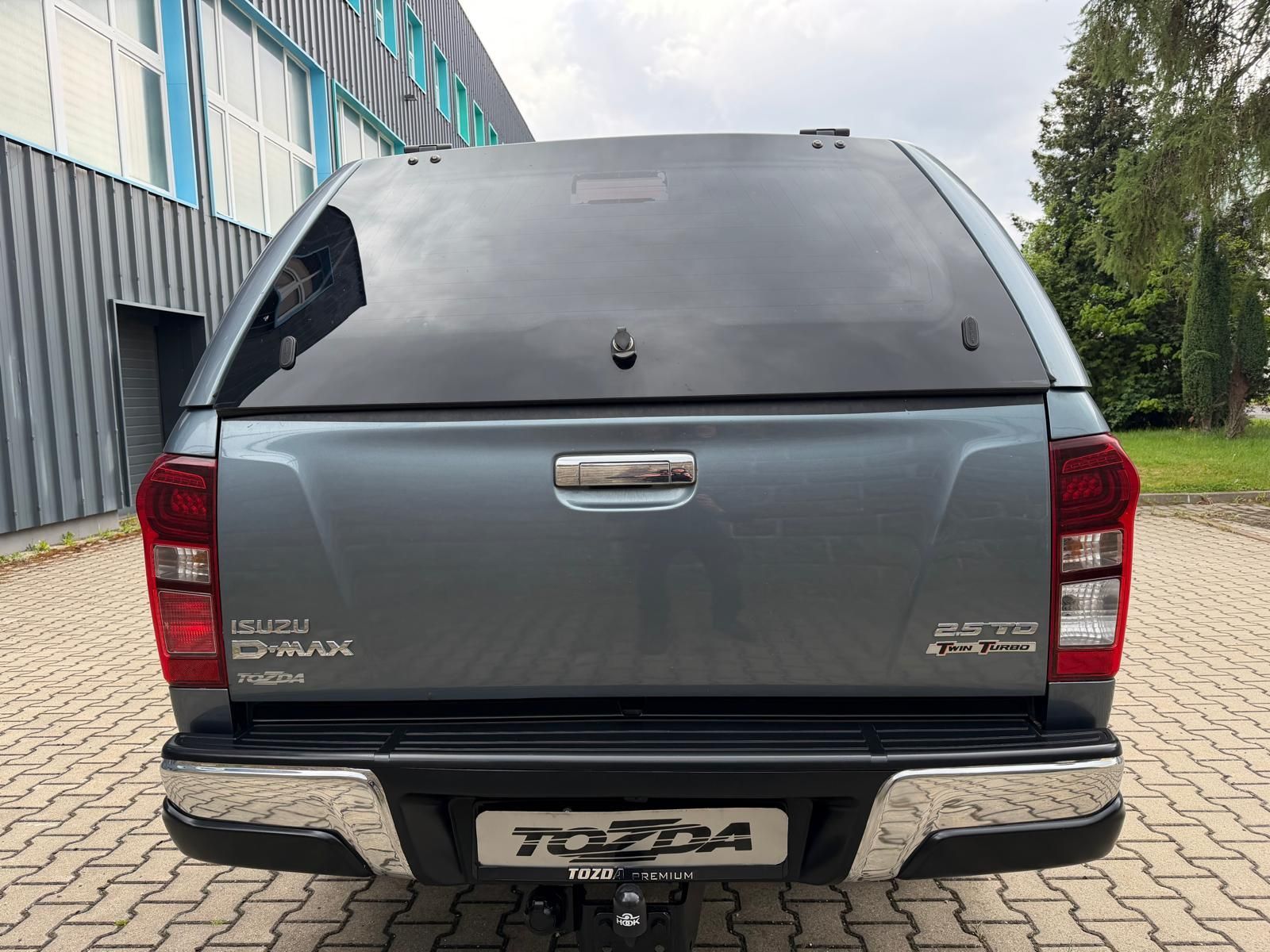 Isuzu D-Max, 2,5 D TwinTurbo 4x4 / 1.maj. / - fotka 4