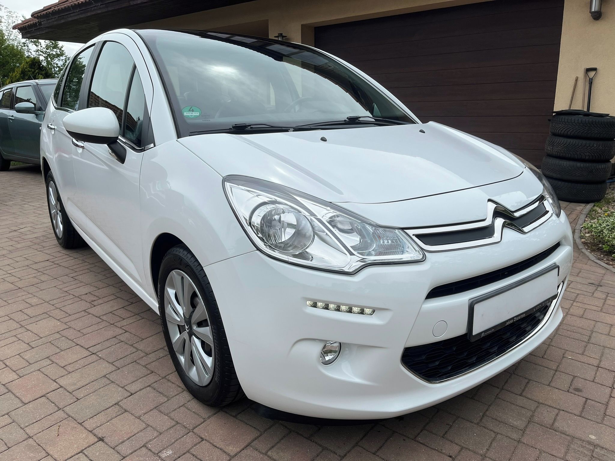 Citroën C3, 1.2i Exclusive Panorama Klima - fotka 2