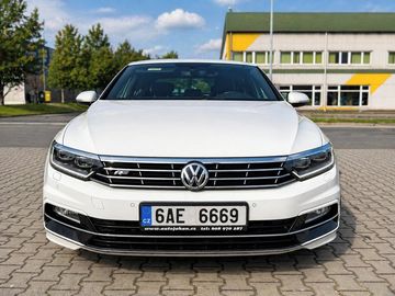 VW Passat Sedan 2.0 TDI R-line