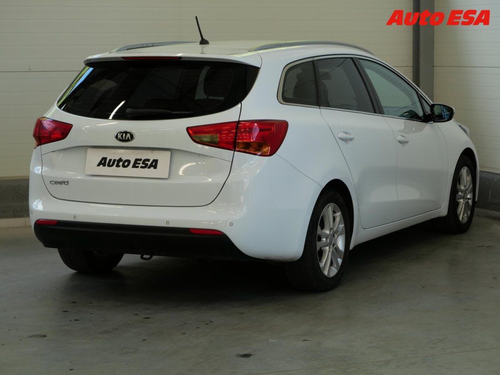 Kia Cee´d, 1.6i,ČR - fotka 4