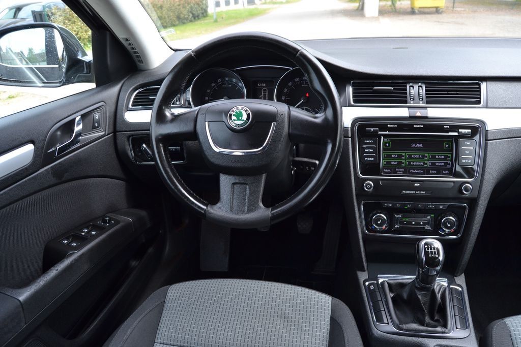 Škoda Superb, 2.0 TDI 103kW Ambition kombi - fotka 6