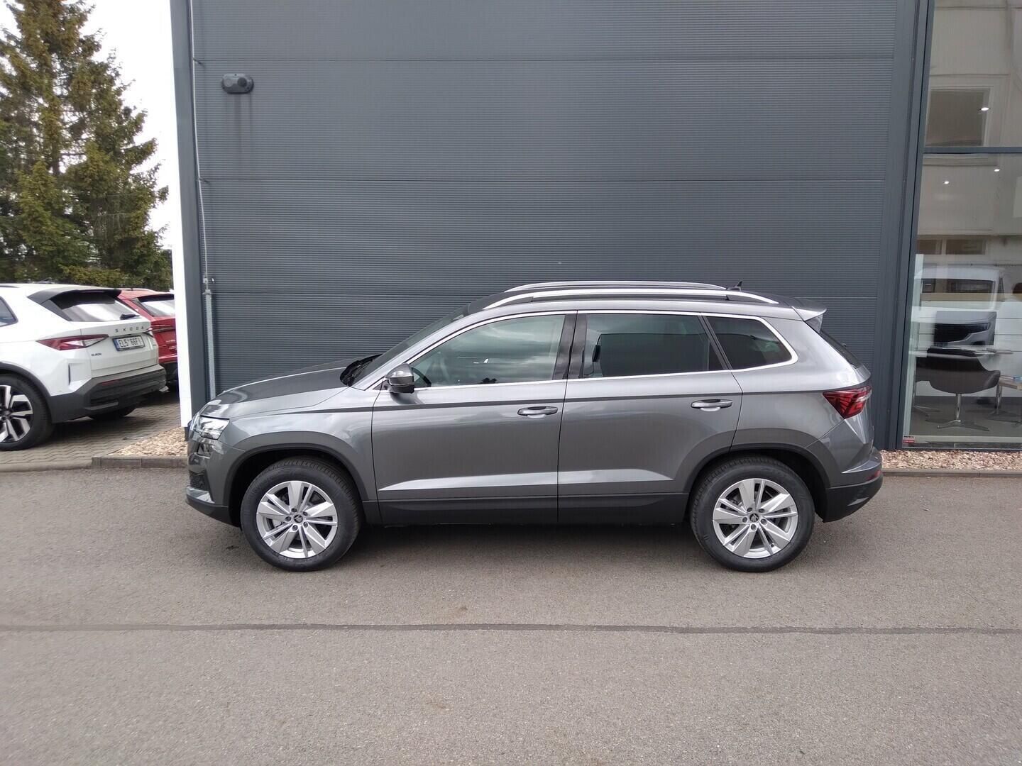 Škoda Karoq, Top Selection  2,0 TDI 4x4 110 - fotka 2