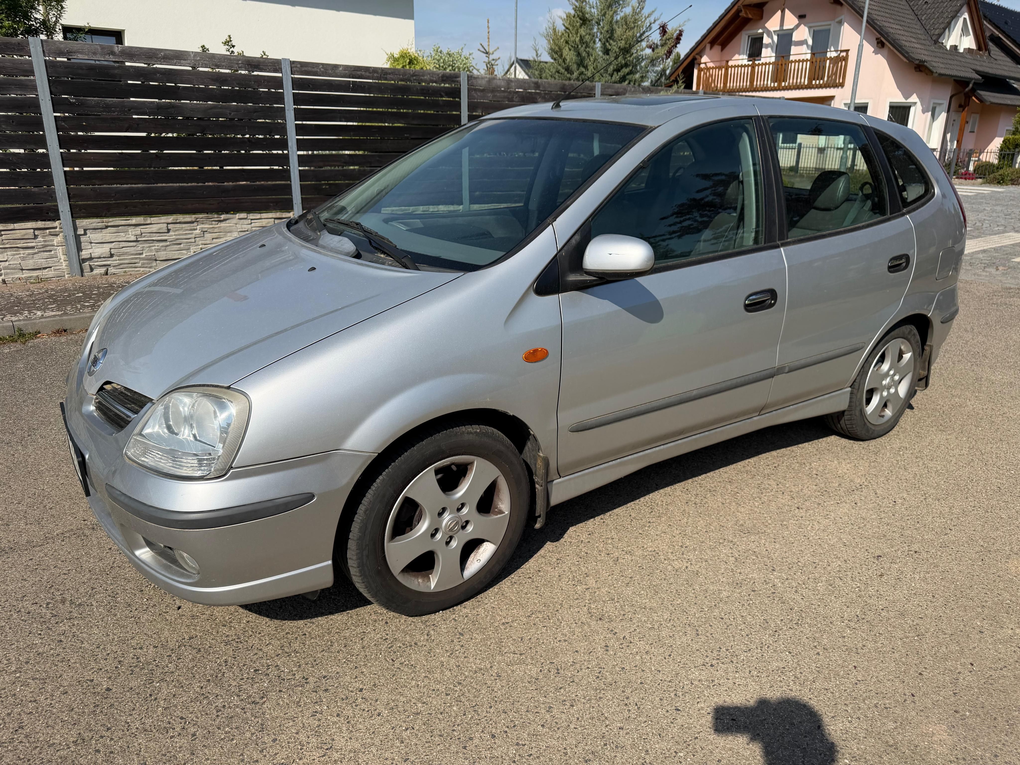 Nissan Almera Tino, 1,8i automat ,tažné ,serviska