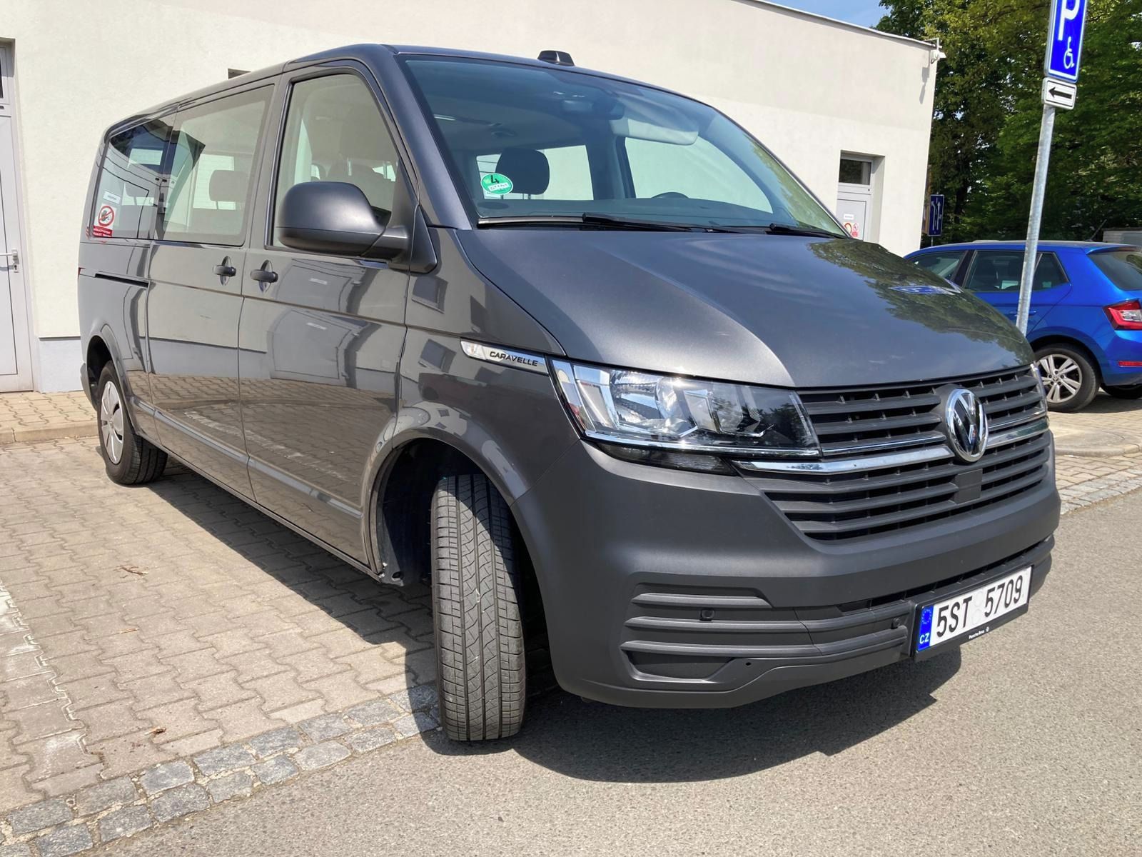 Volkswagen Caravelle, 6.1 TL TDI DR 9 míst - fotka 3