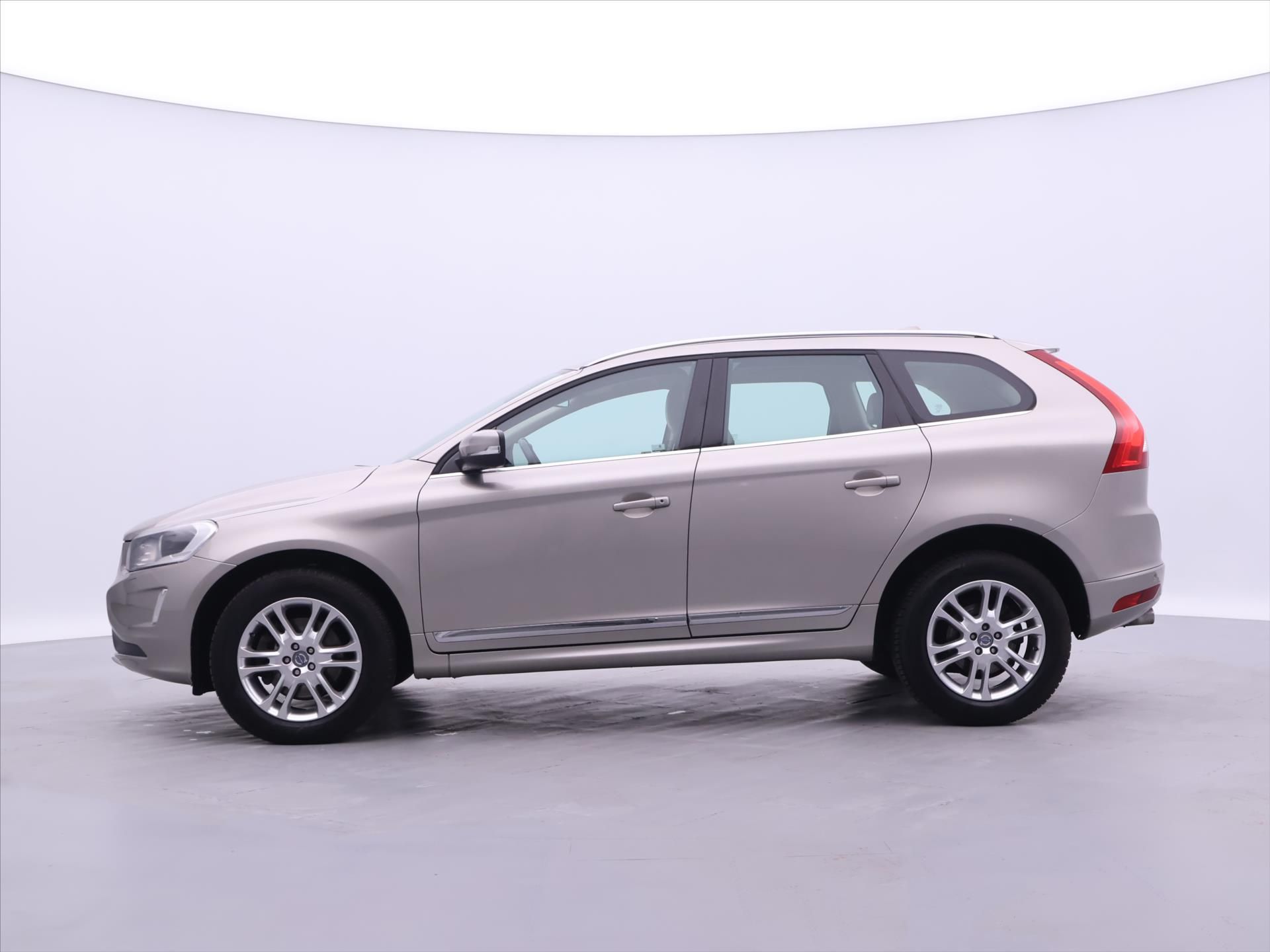 Volvo XC60, 2,0 D3 100kW Summum Serv.Kniha - fotka 4