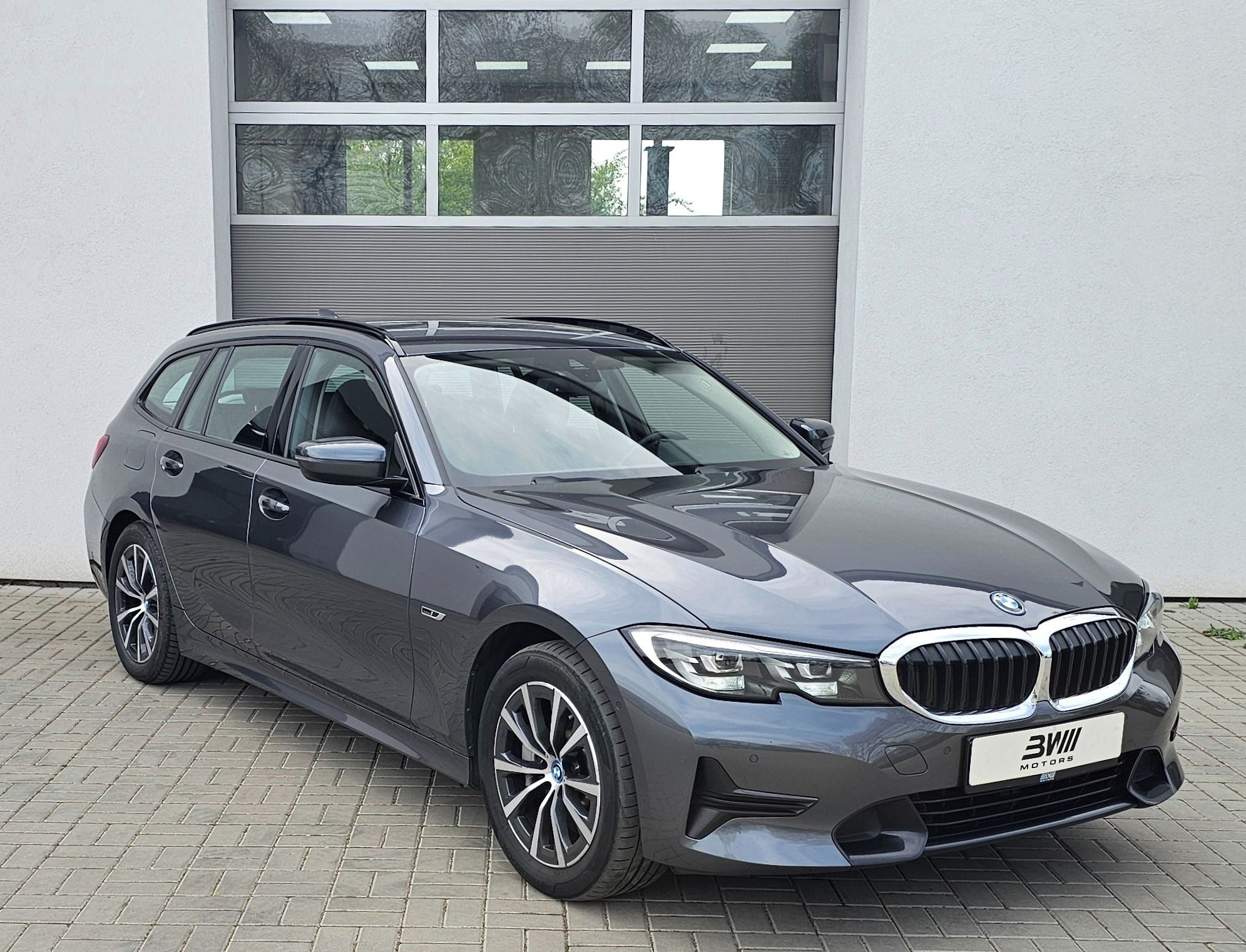 BMW Řada 3, 330e SportLine - fotka 3