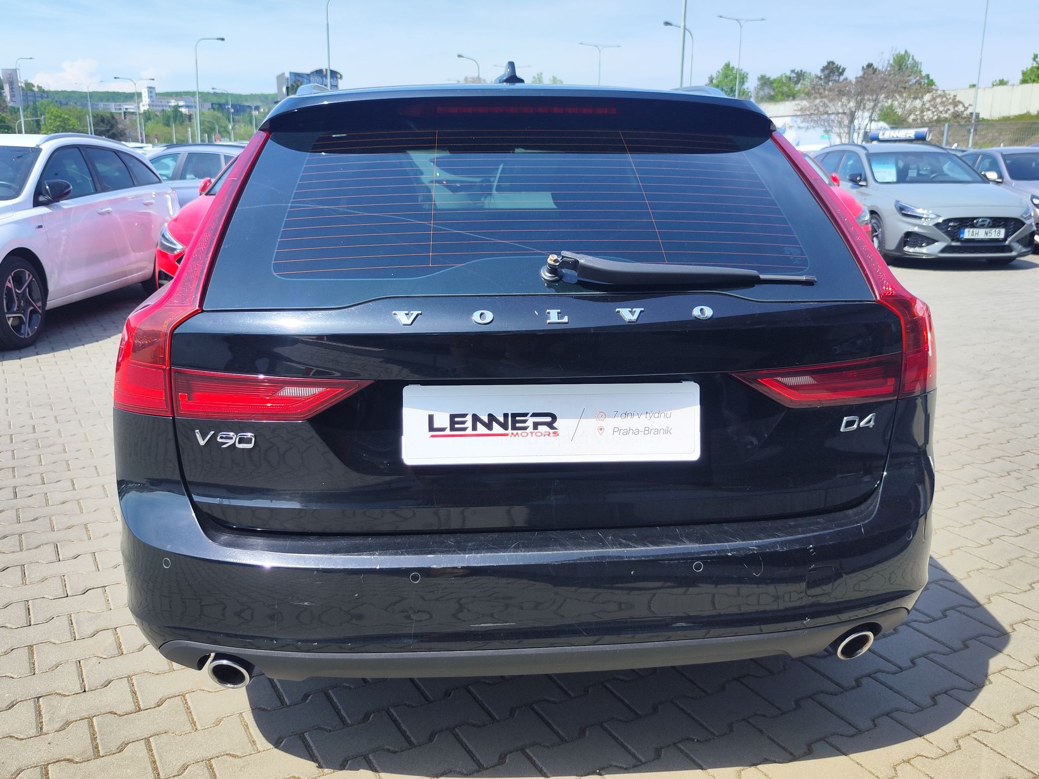 Volvo V90, D4 2.0/140kW Momentum AT - fotka 6