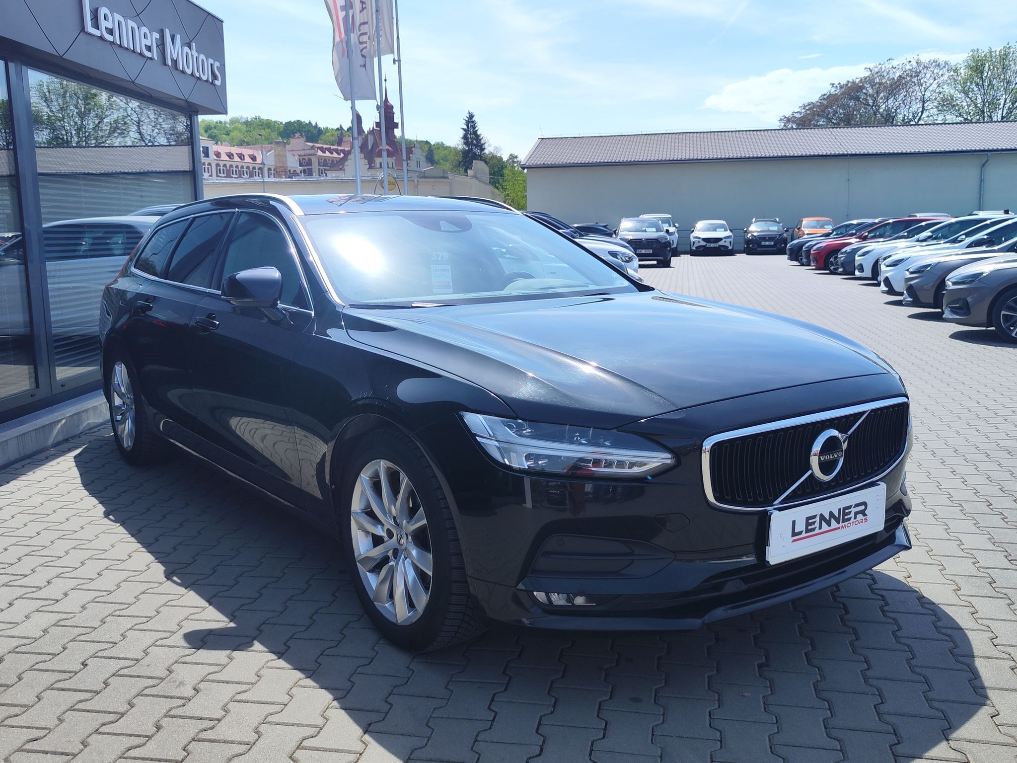 Volvo V90, D4 2.0/140kW Momentum AT - fotka 3