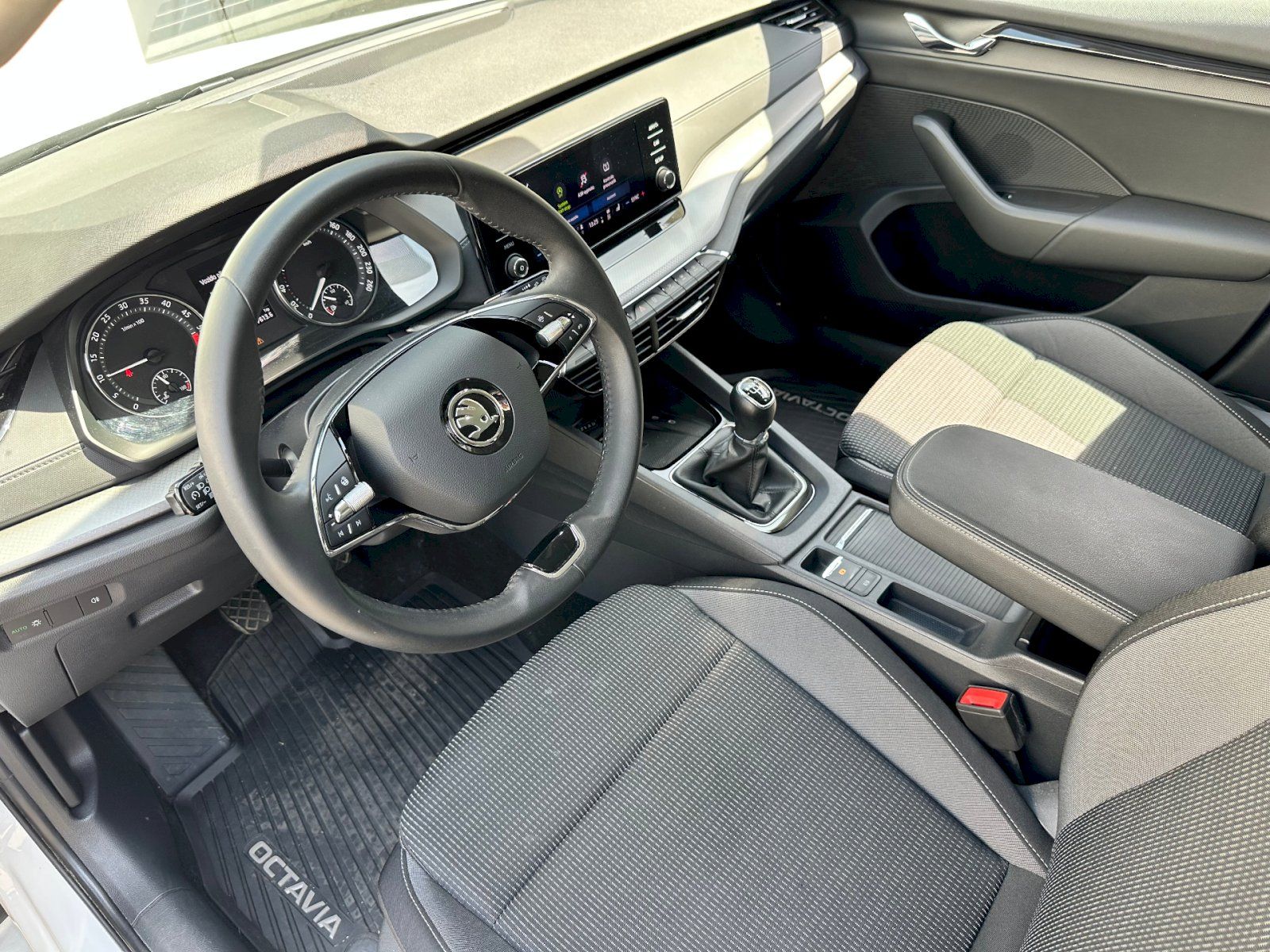Škoda Octavia, 2.0 TDI 85kW Ambition Combi - fotka 6