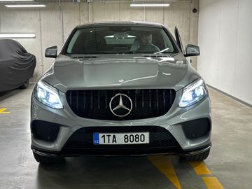 400 V6 3.0 benzín
