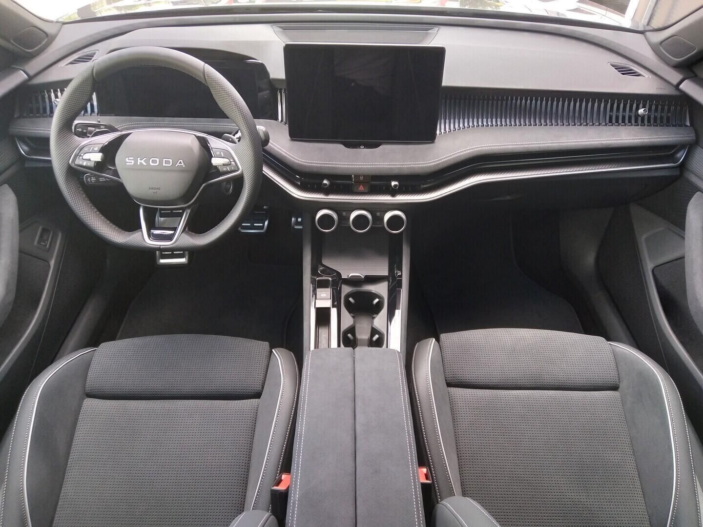 Škoda Superb, Combi Sportline 2,0 TDI 110 kW - fotka 5