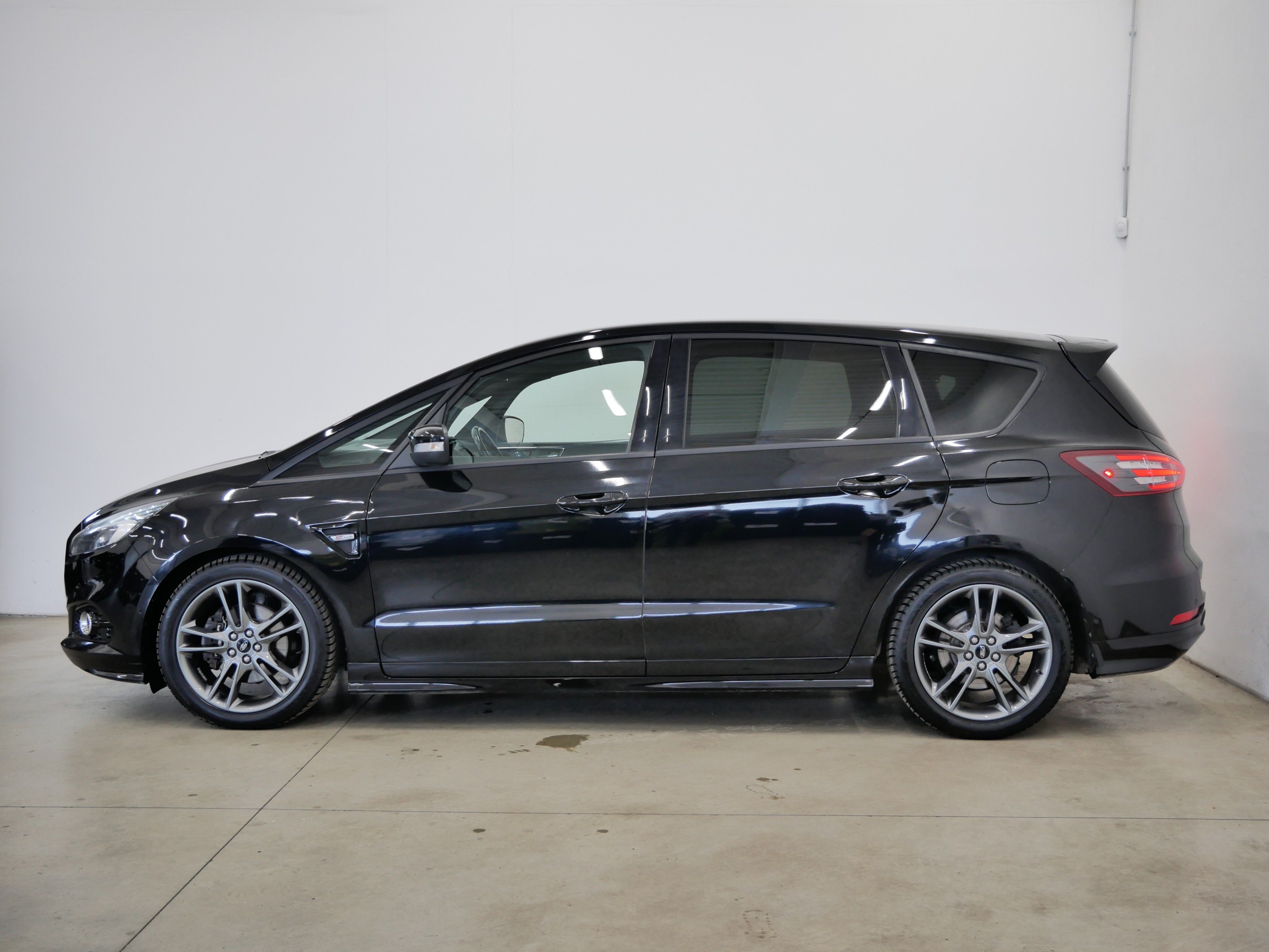 Ford S-MAX, 2.0 TDCi 177 kW ST-Line - fotka 3