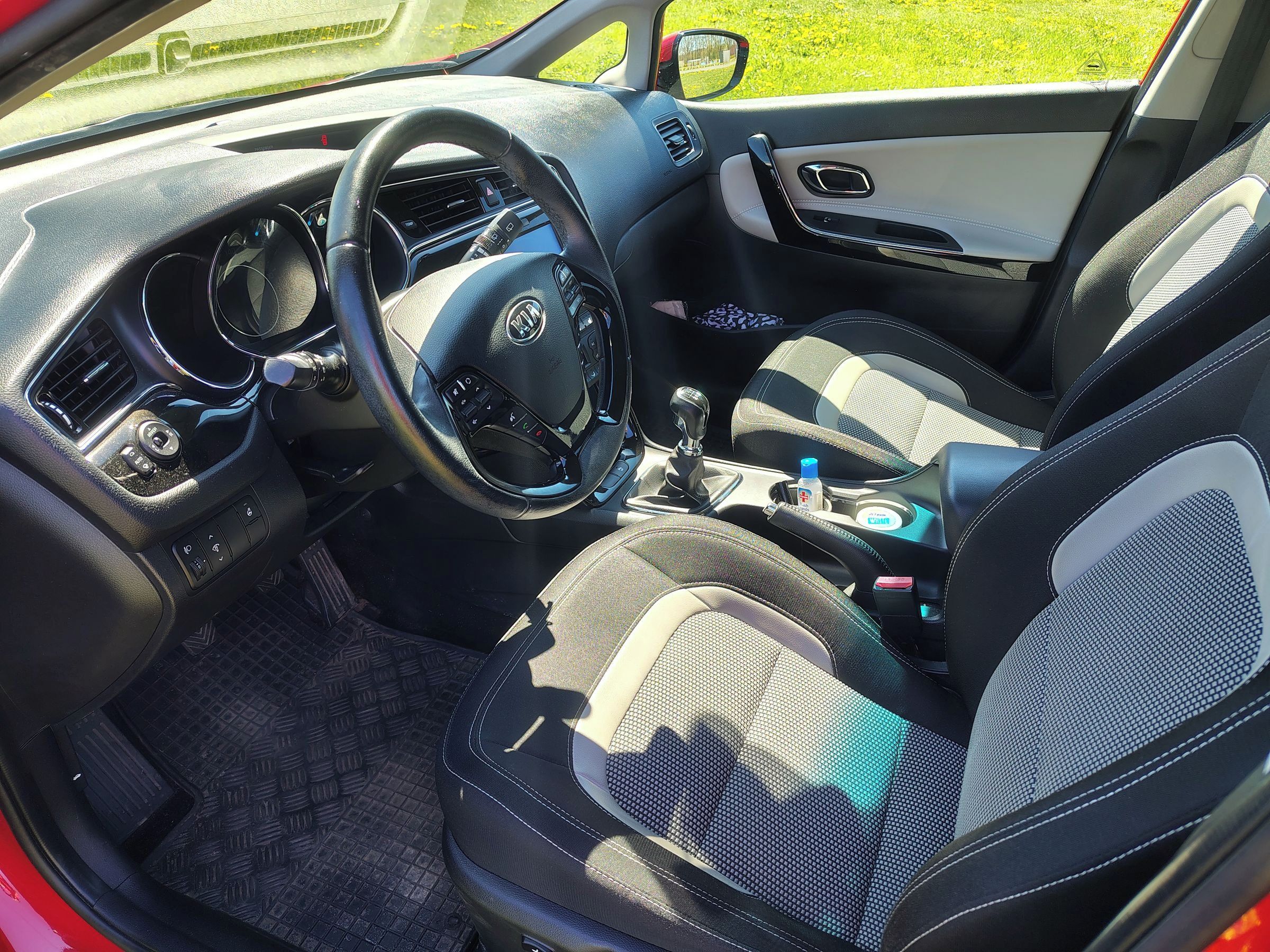 Kia Cee´d, Kia Cee´d SW 1.6 GDI/99kW TOP - fotka 6