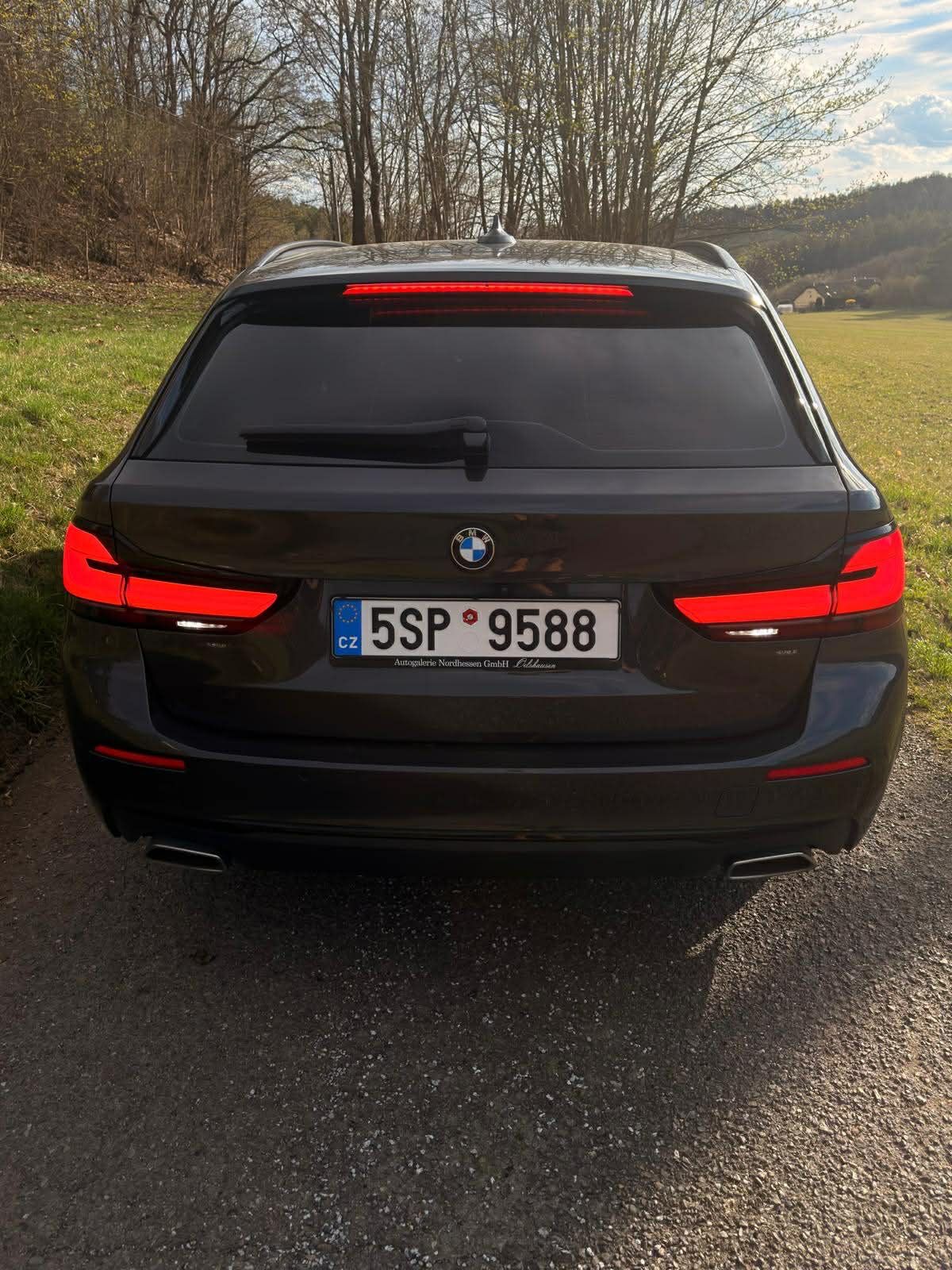 BMW Řada 5, BMW 520d - fotka 2