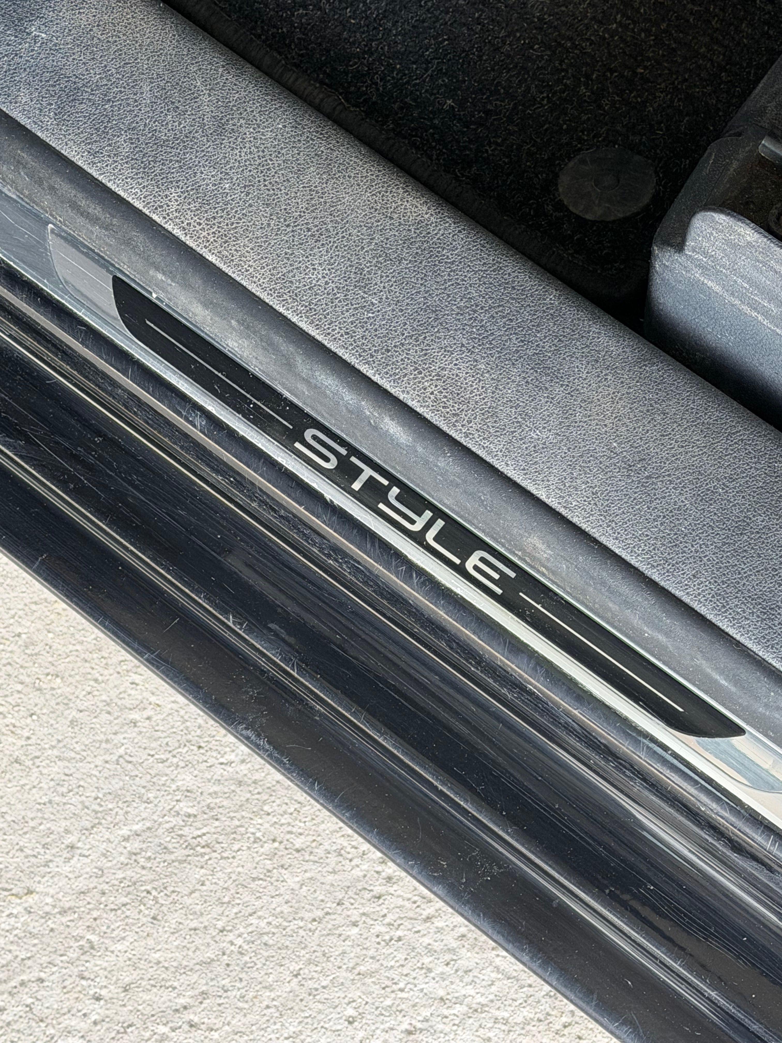 Volkswagen Touran, Spolehlivé rodinné auto s poct - fotka 4