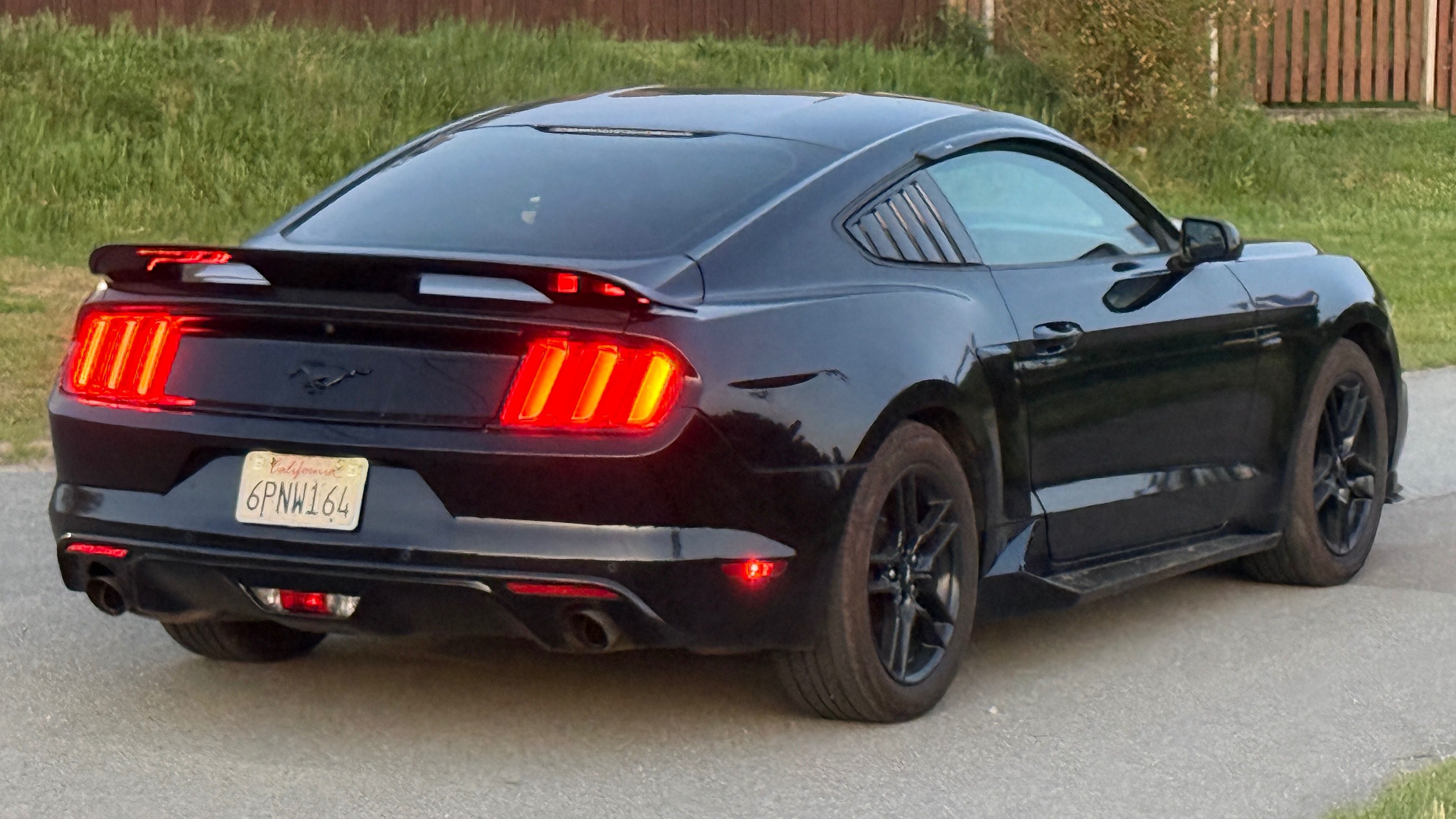 Ford Mustang, 3.7L Automatic Shelby Optika - fotka 4
