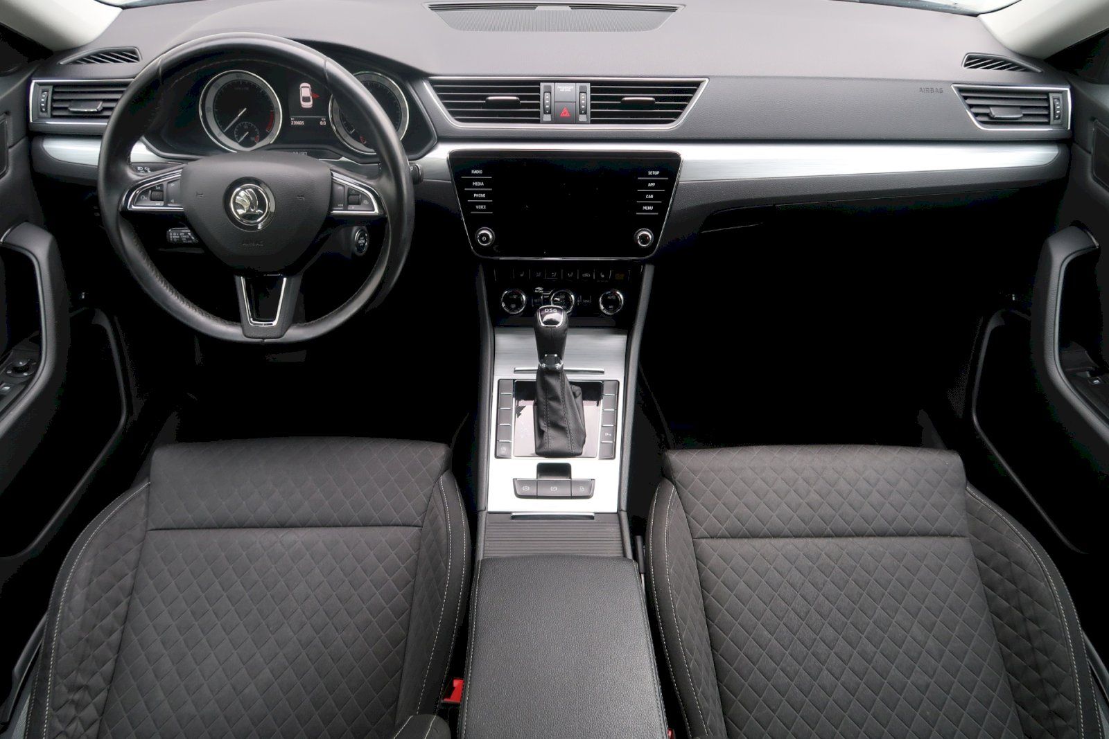 Škoda Superb, Ambition Plus 2.0 TDI 110 kW D - fotka 5