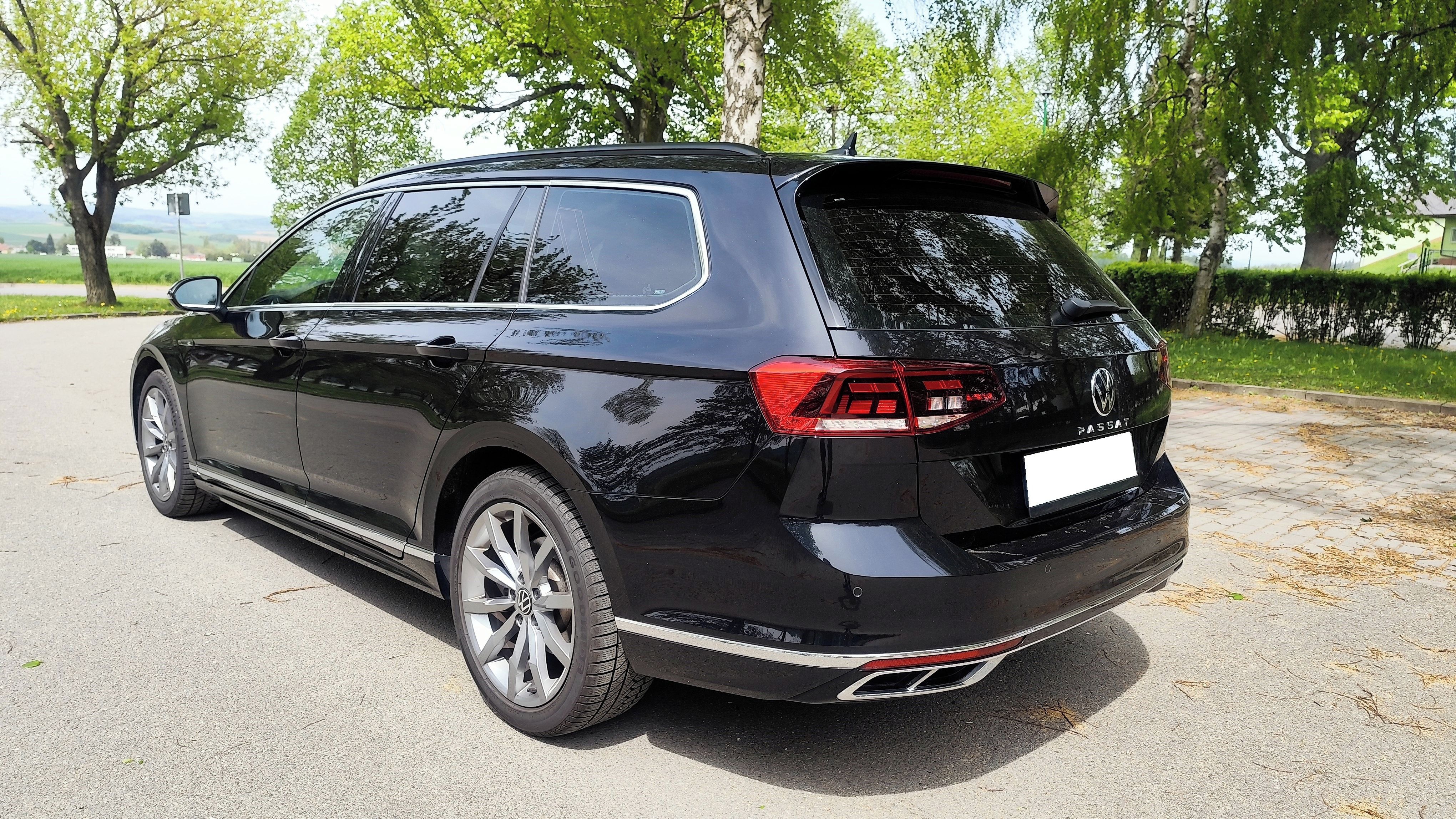 Volkswagen Passat, 2.0 TDI R-LINE FACELIFT MANUÁL - fotka 4