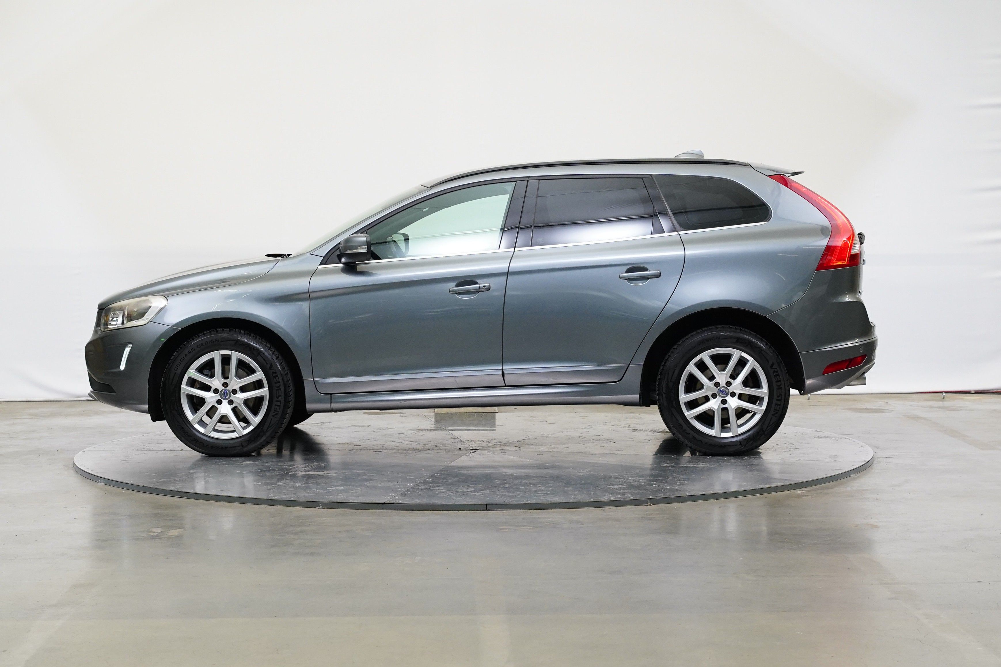 Volvo XC60, 2.0 D3 110 kW Momentum - fotka 3