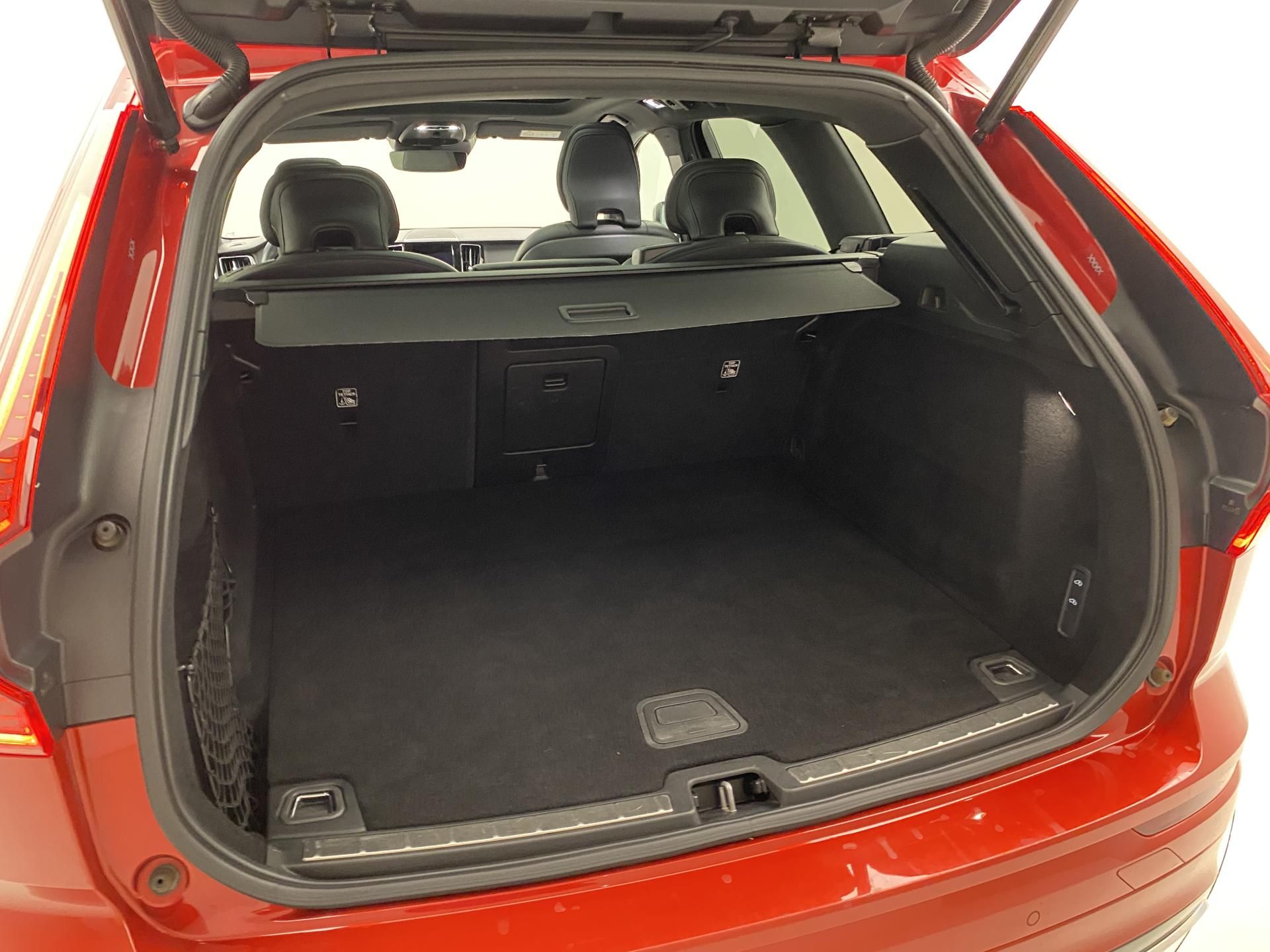 Volvo XC60, B5 AWD R-DESIGN AUT CZ - fotka 6