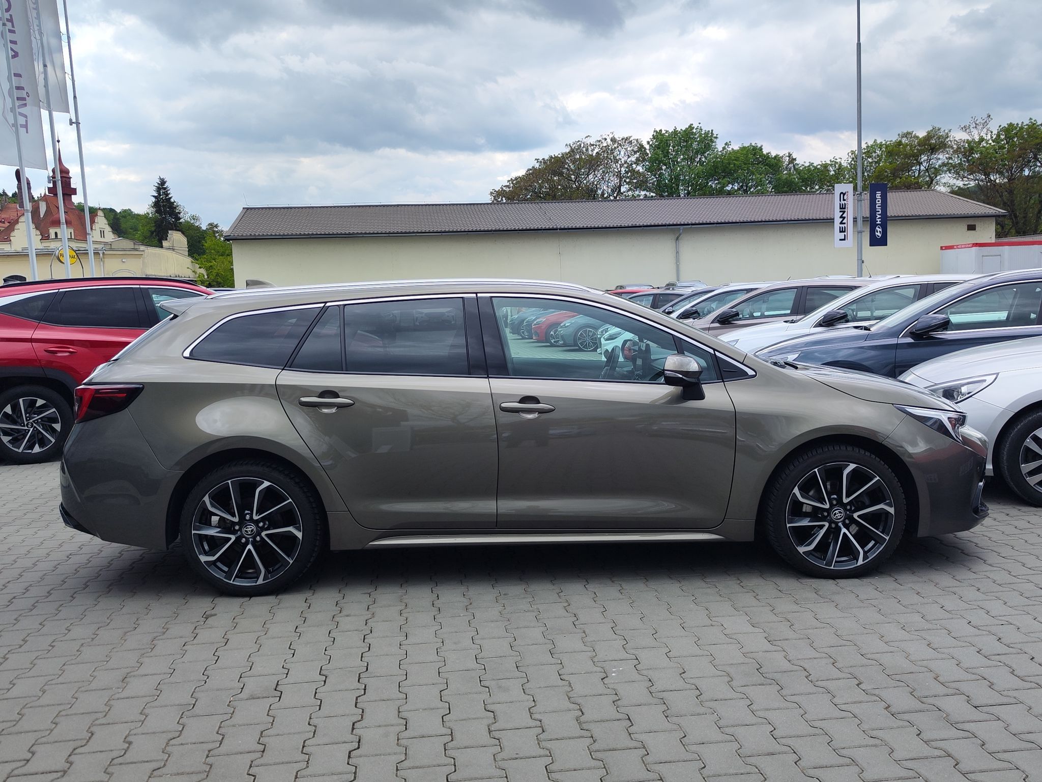 Toyota Corolla, 2.0 HEV/144kW Executive e-CVT - fotka 4