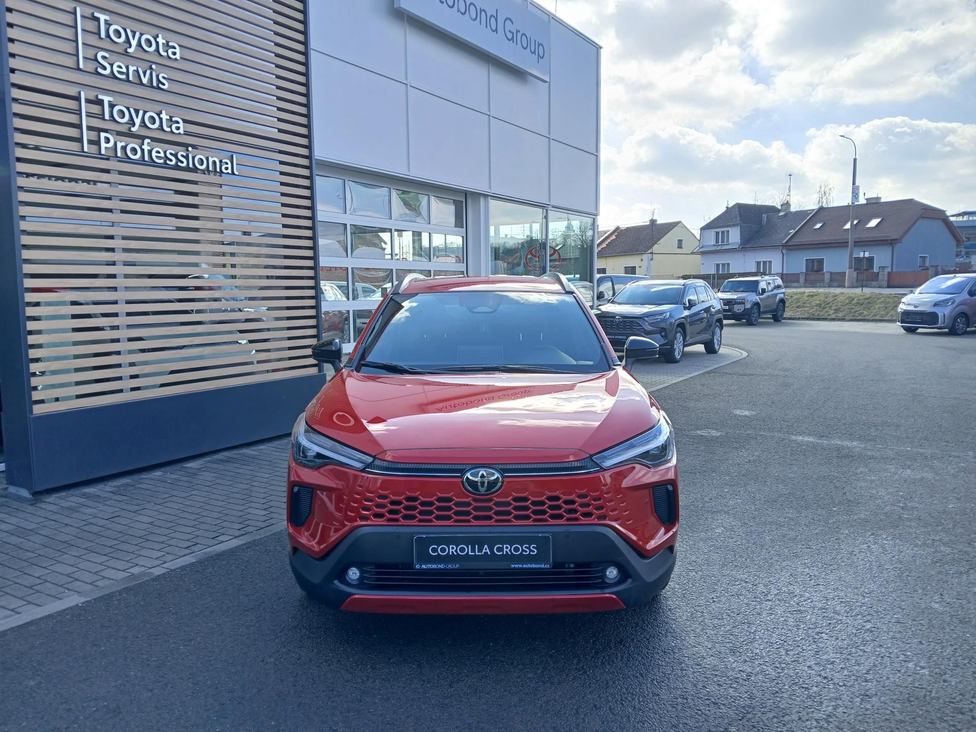 Toyota Corolla Cross, 1,8 HEV STYLE zimní pneu - fotka 2