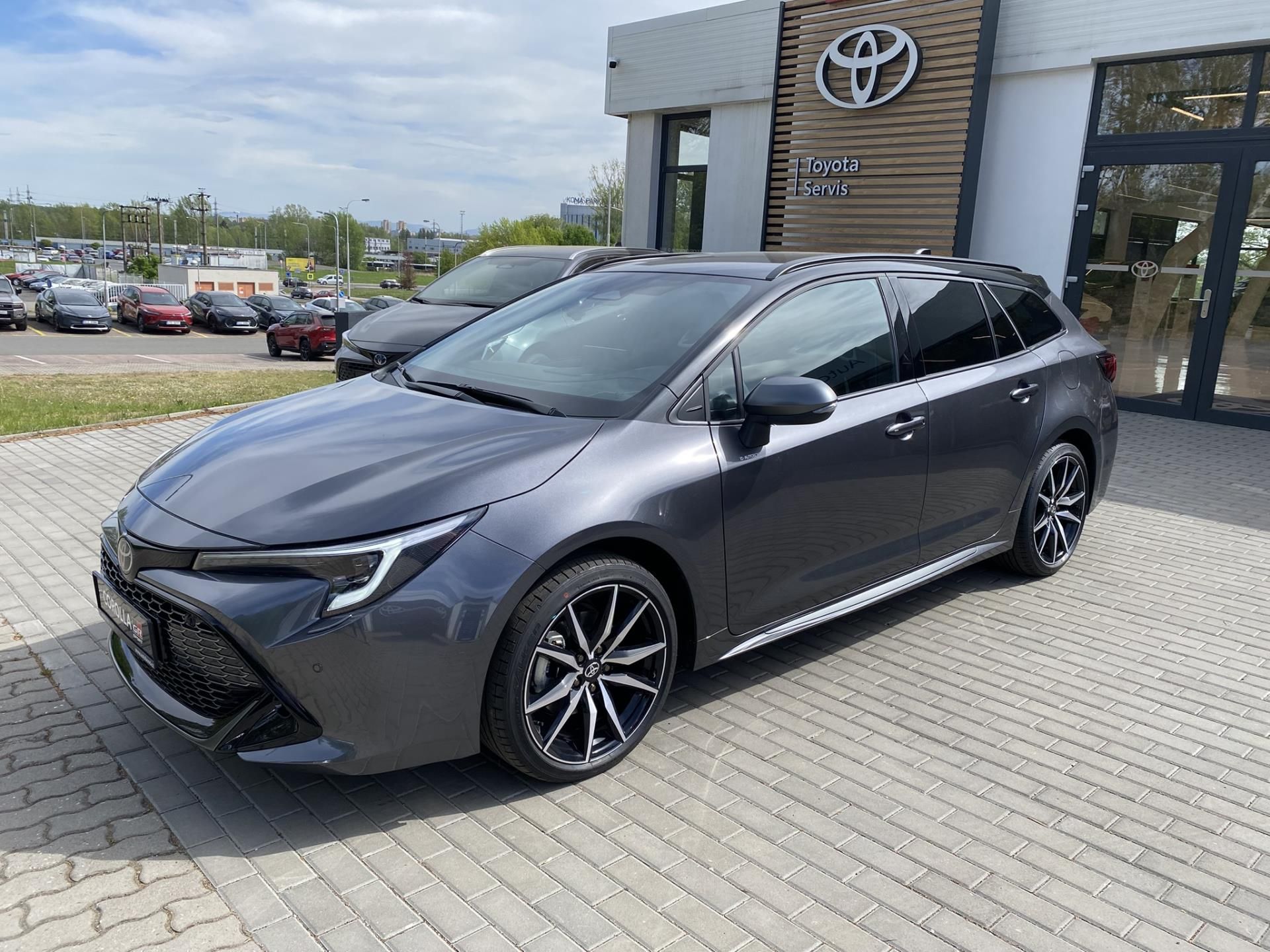 Toyota Corolla, 2.0 HEV GR SPORT + tažné - fotka 2