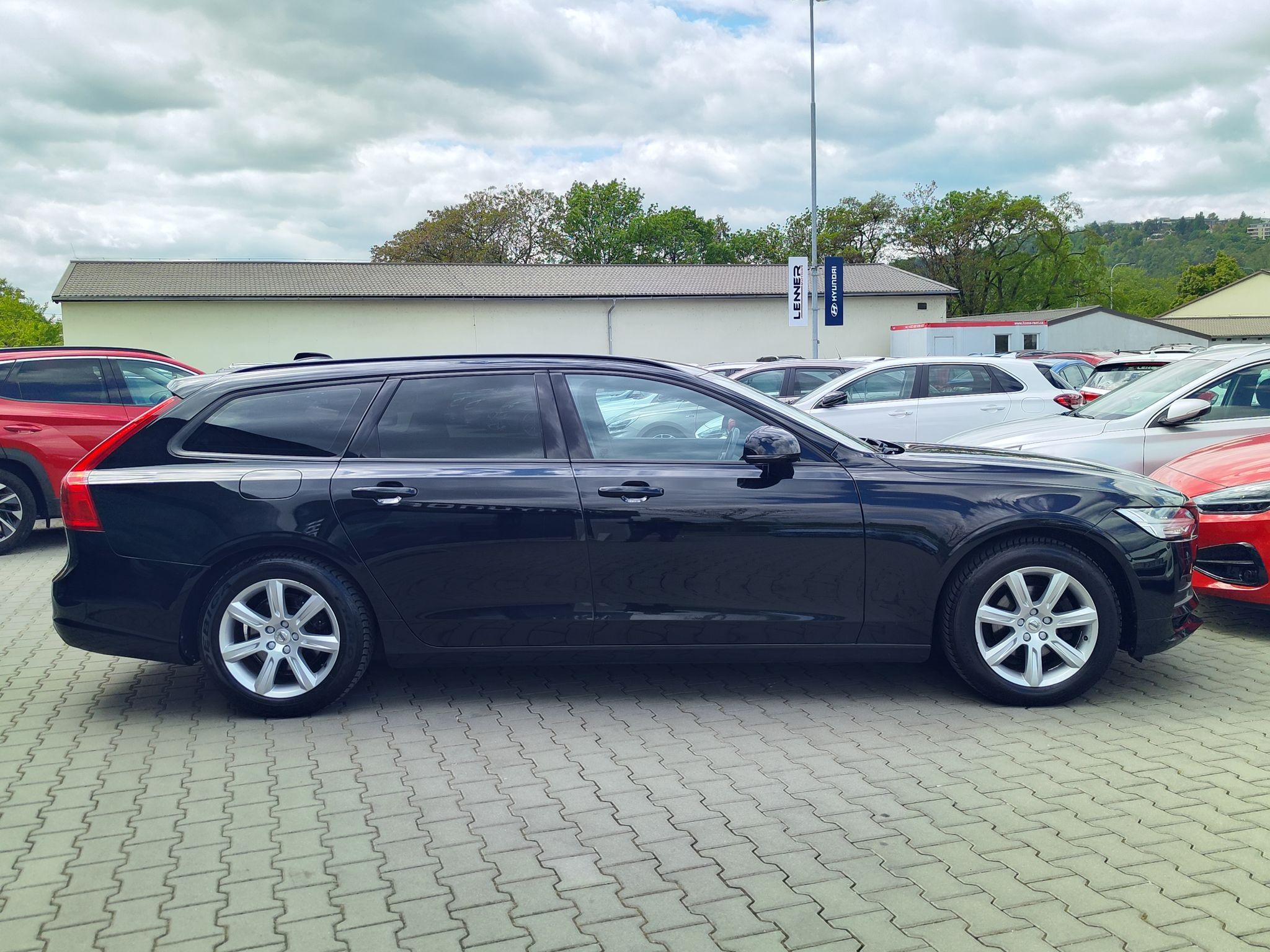 Volvo V90, D3 2.0/110kW Kinetic - fotka 4