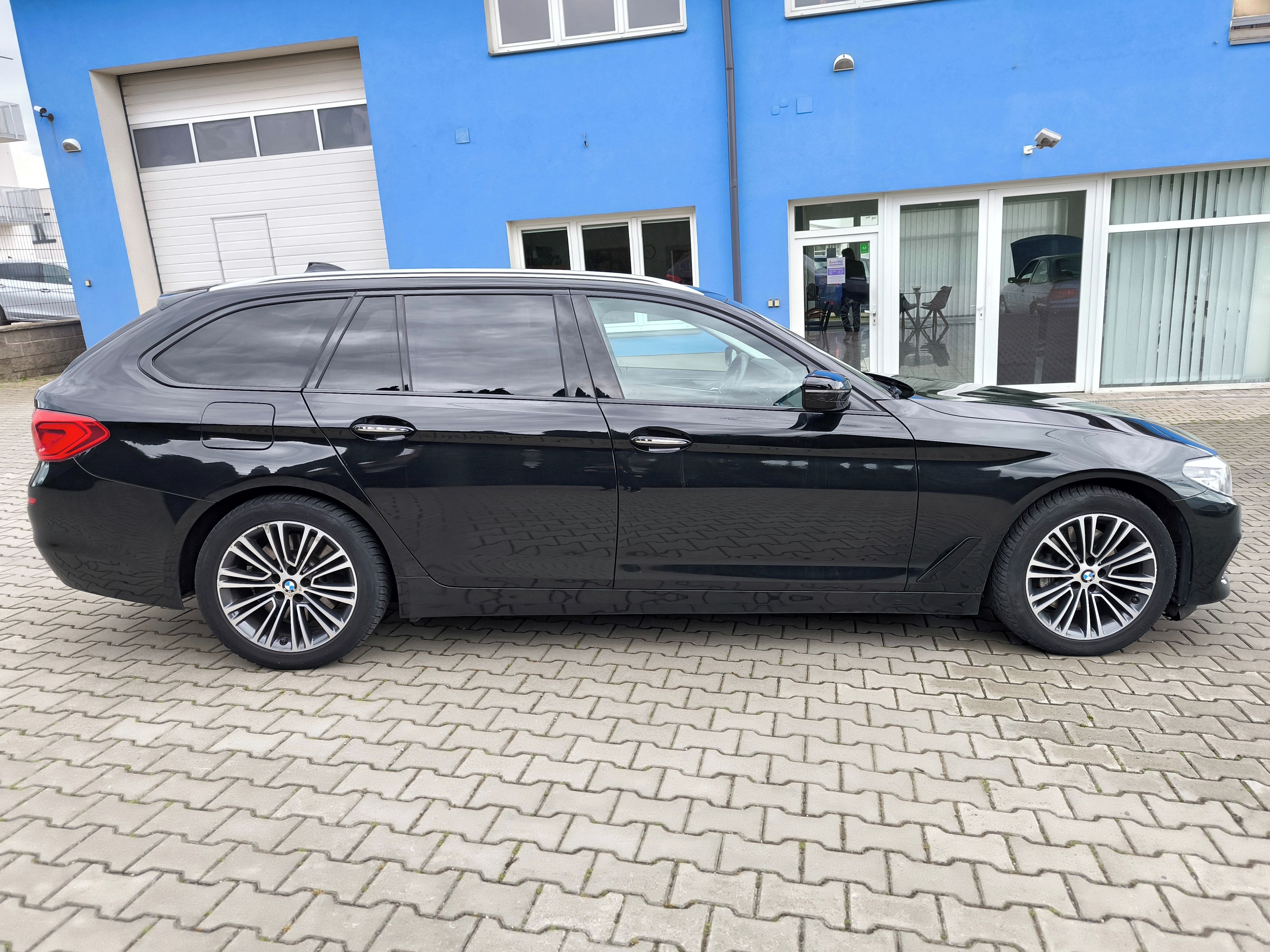 BMW Řada 5, 530D xDrive - fotka 4