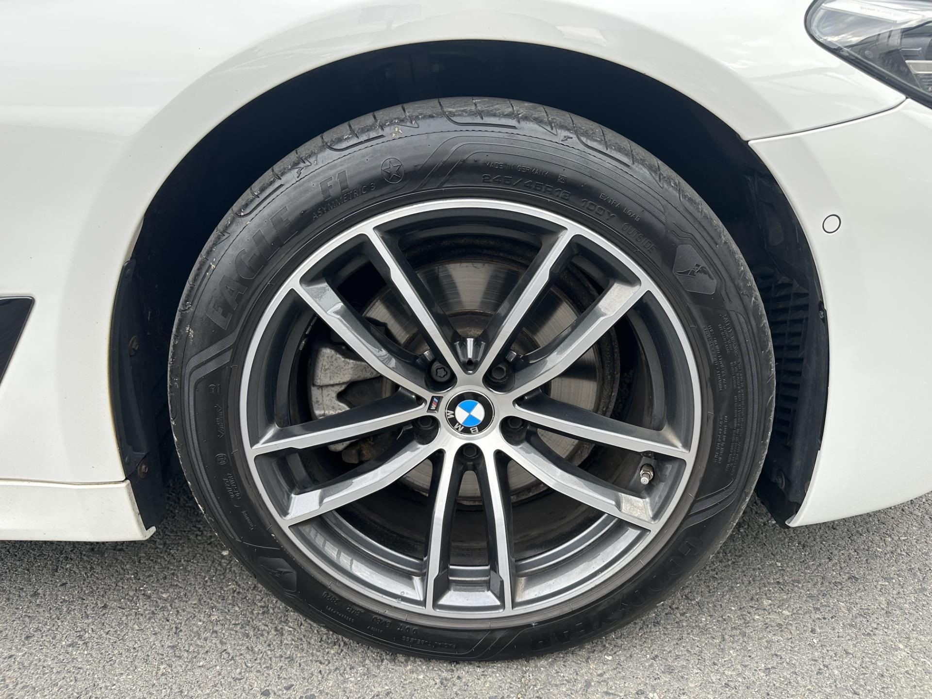 BMW Řada 5, 520d xDrive Touring Mpaket - fotka 4