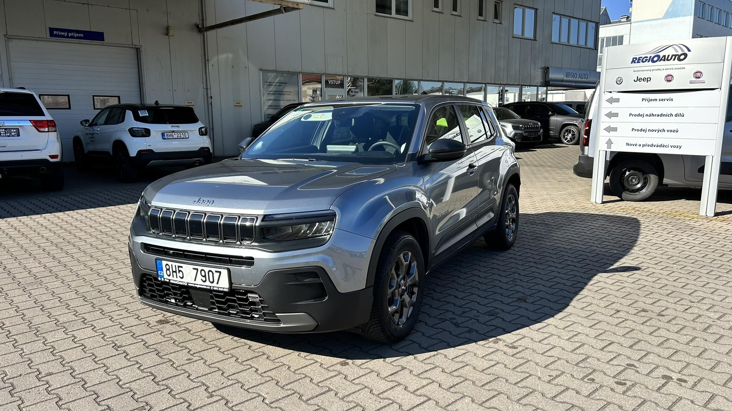 Jeep Avenger, 1.2i 100k Longitude AT6 - fotka 3
