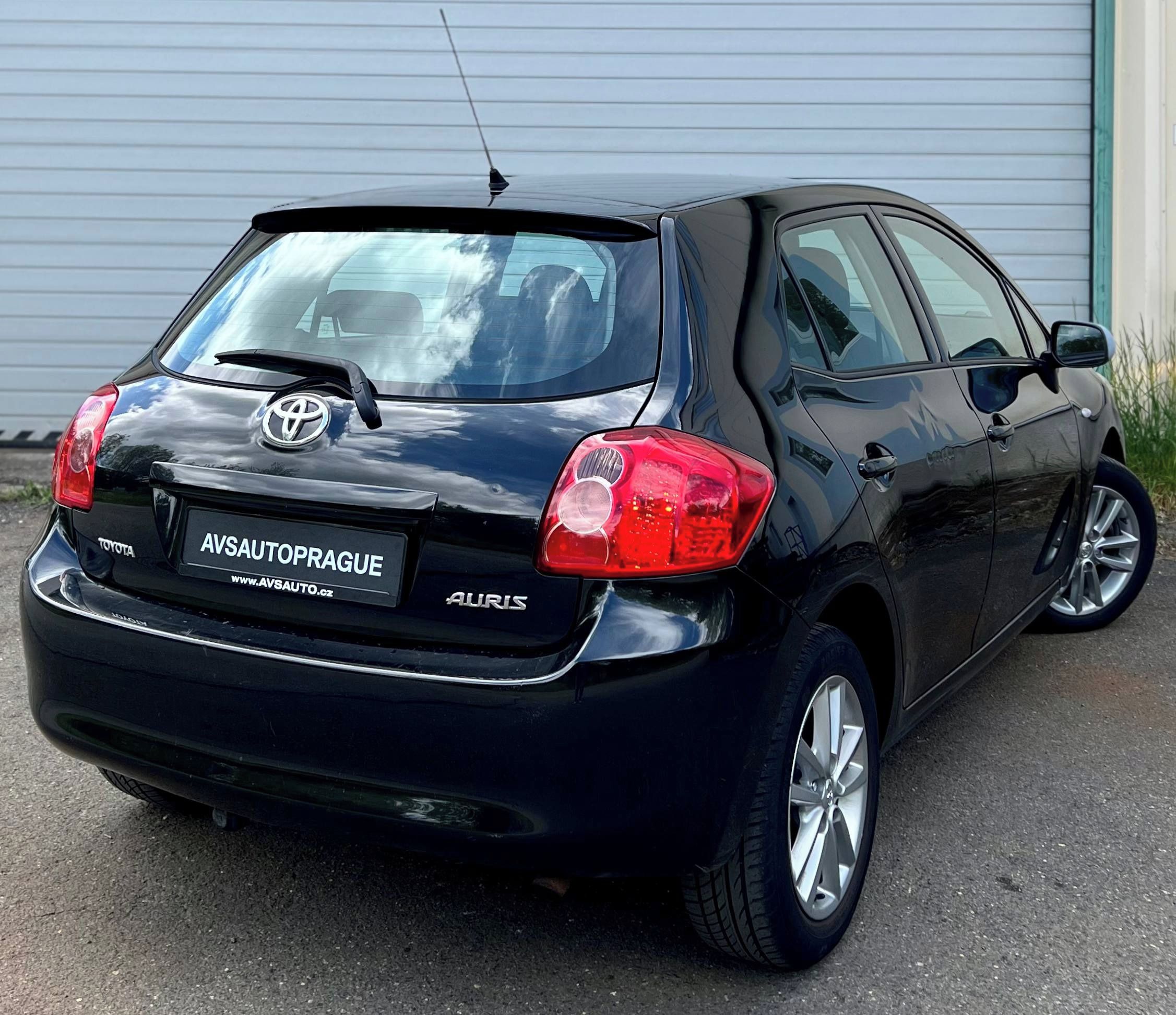 Toyota Auris, 1.4 VVT-i 71 KW – NÍZKÝ NÁJEZD - fotka 4