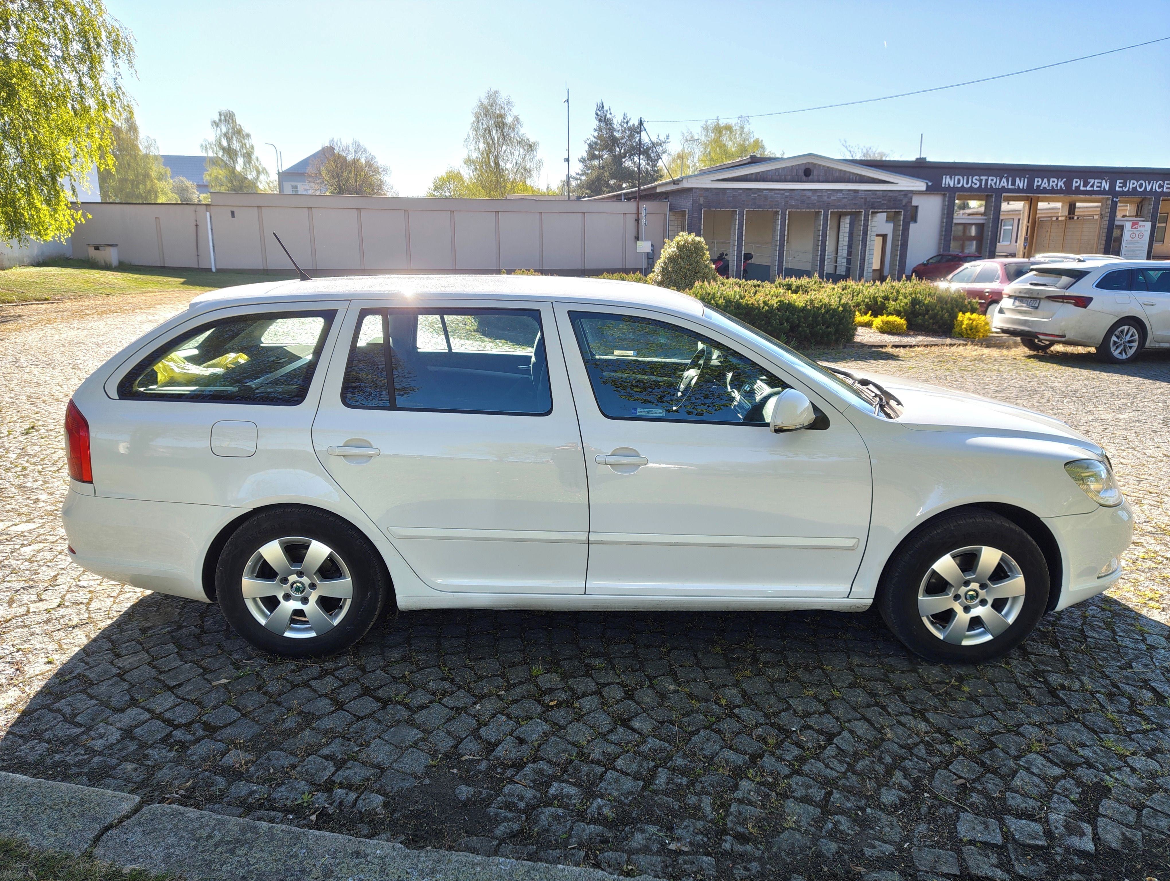 Škoda Octavia, 1,6TDi, nová v ČR - fotka 4