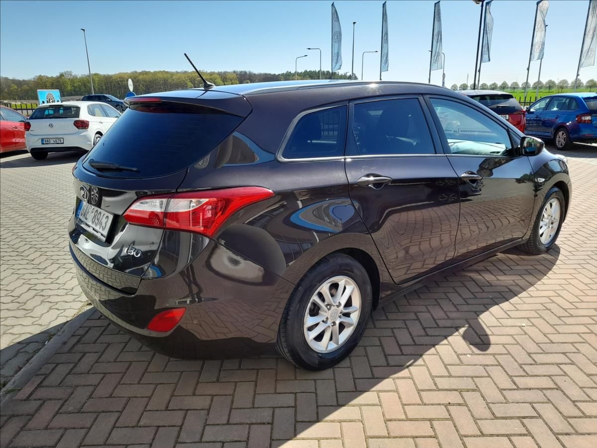 Hyundai i30, 1,6 MPi Trikolor - fotka 5