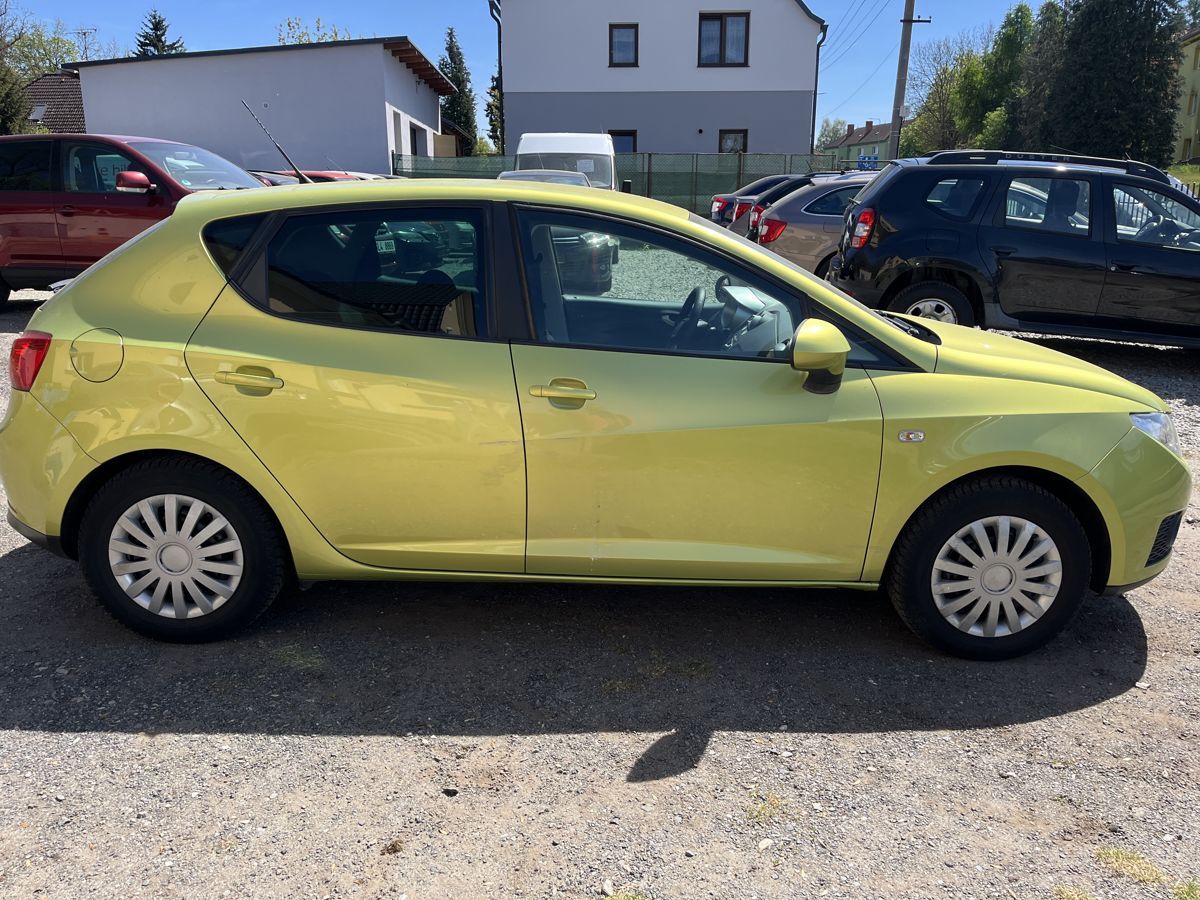 Seat Ibiza, PĚKNÁ VÝBAVA - fotka 6