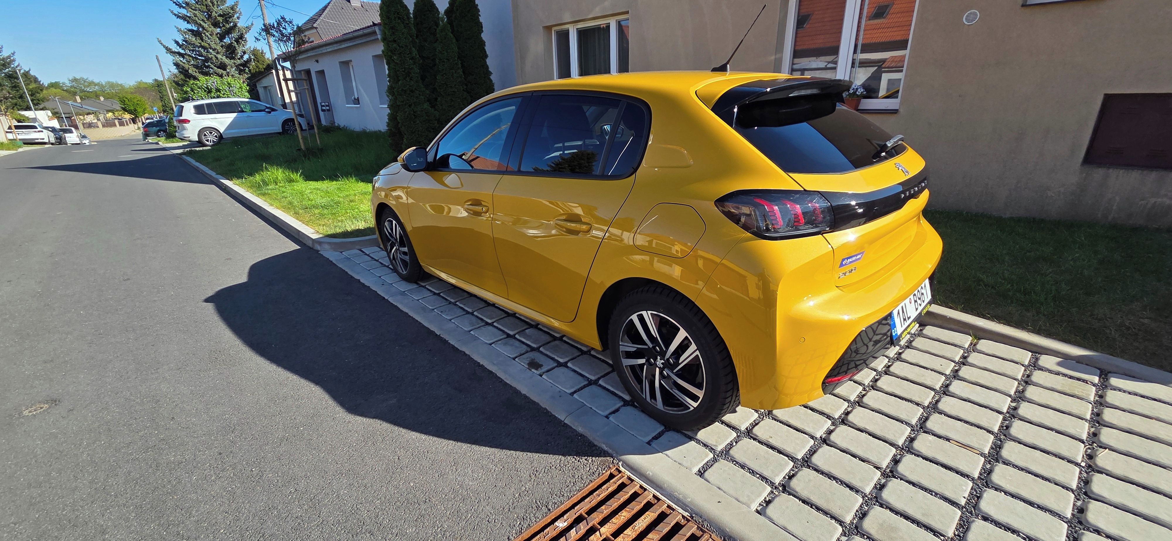 Peugeot 208, 1.2 PureTech, Allure, TOP stav - fotka 5