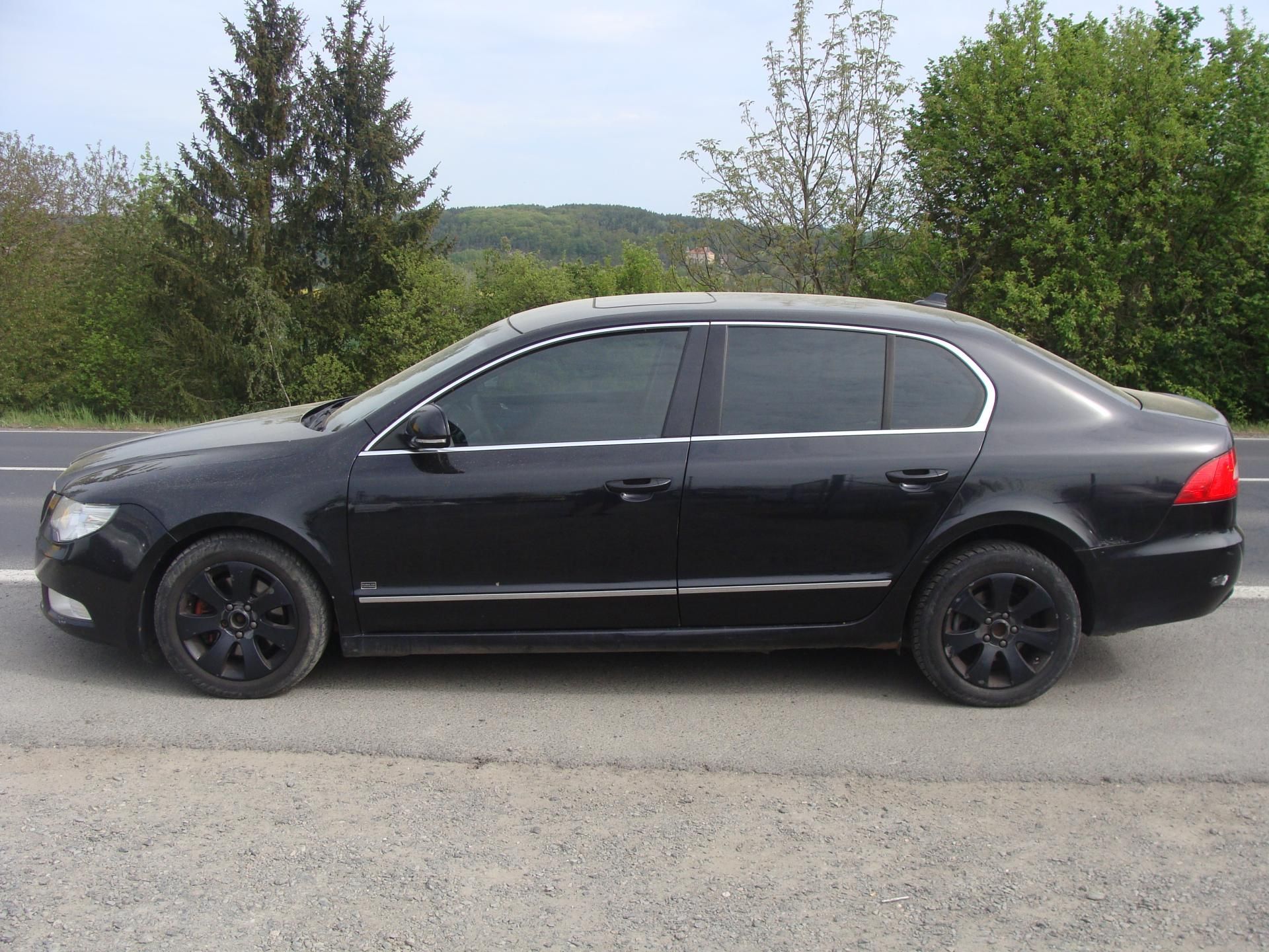 Škoda Superb, 2.0 TDi, 125 kW, tažné, klima - fotka 2