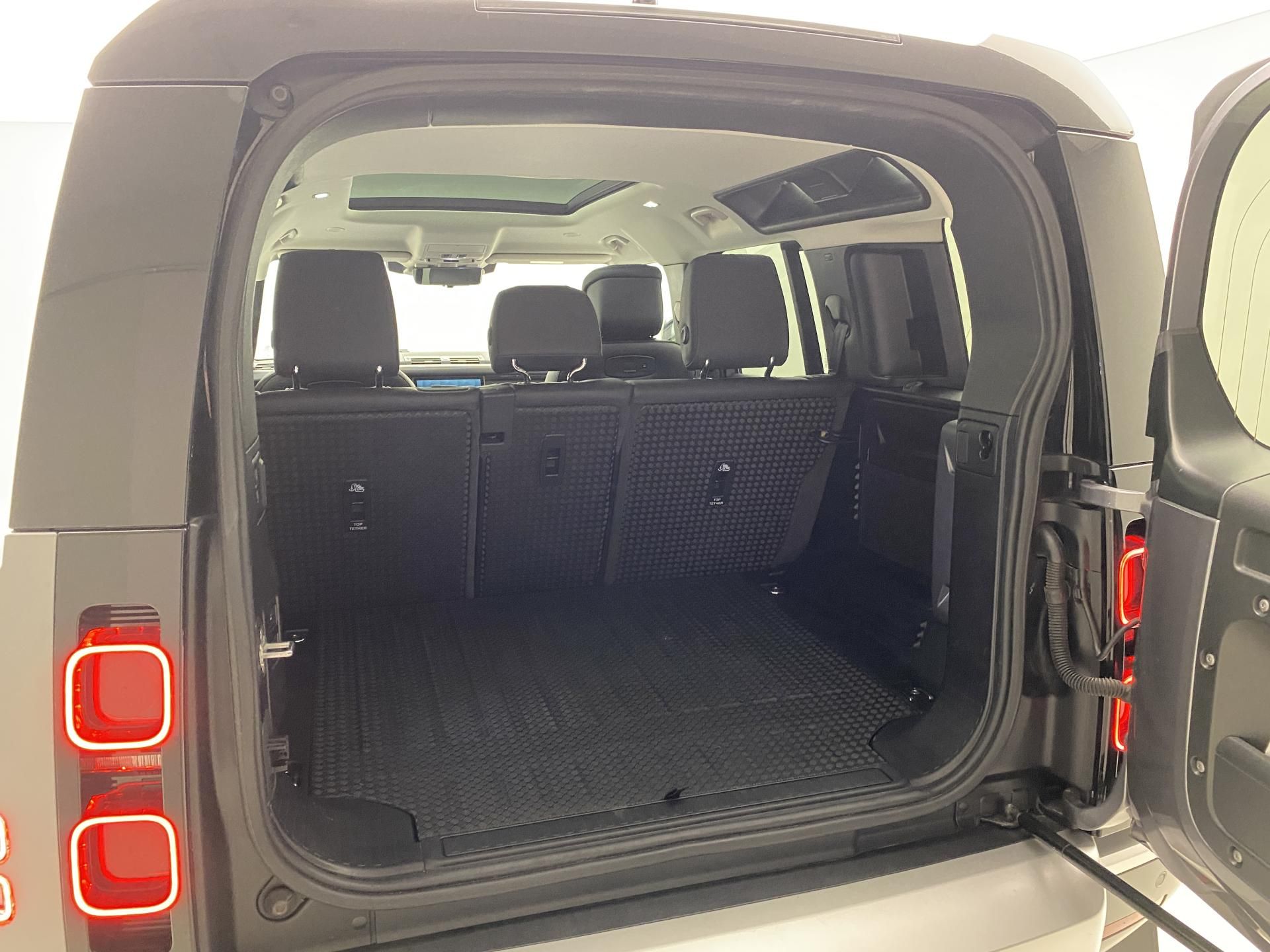 Land Rover Defender, 110 D250 HSE AWD AUT CZ - fotka 6
