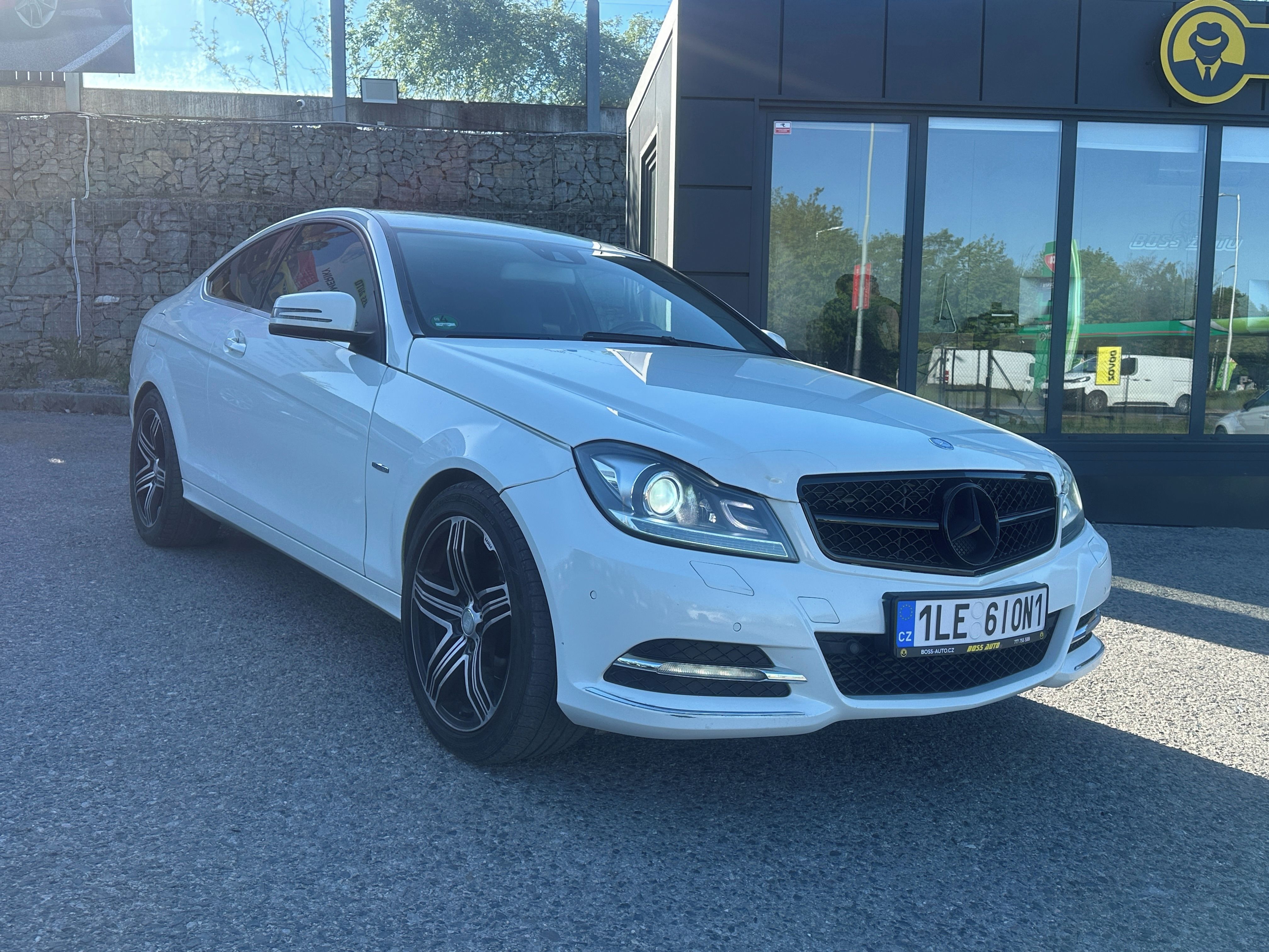 Mercedes-Benz Třídy C, Mercedes-Benz C 180 2011 - fotka 2