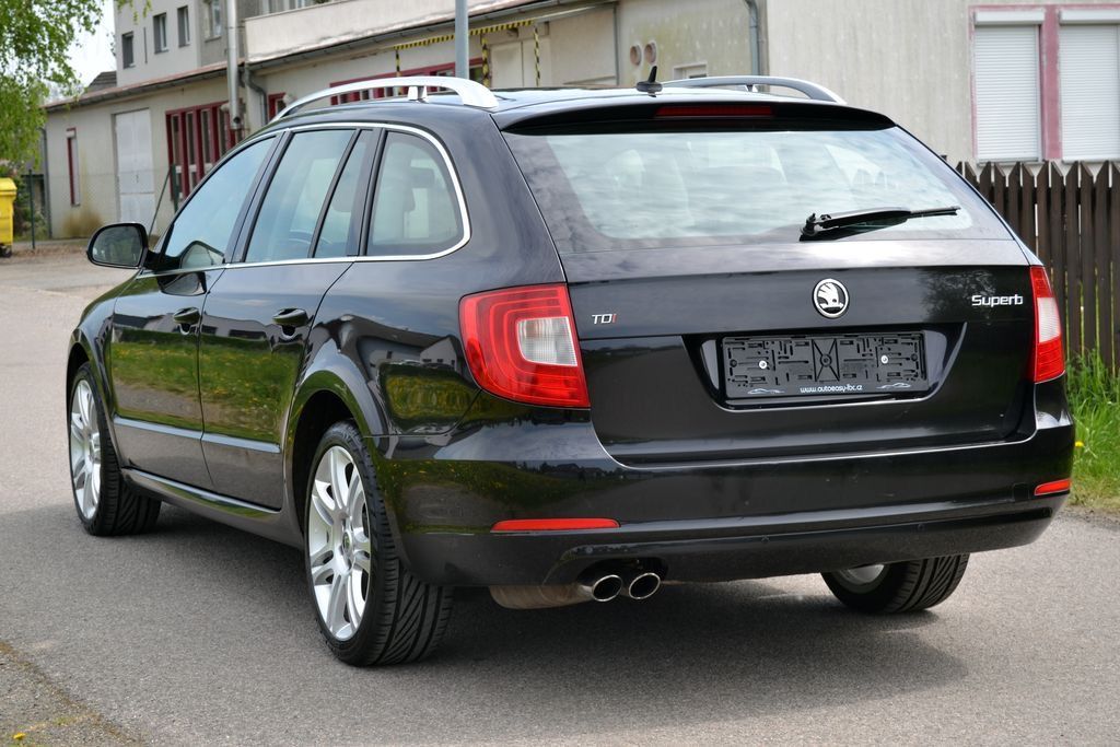 Škoda Superb, 2.0 TDI 103kW Ambition kombi - fotka 2