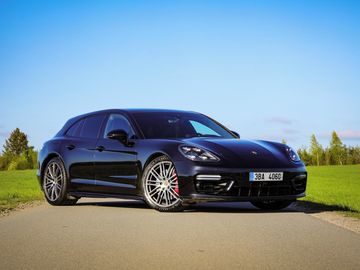 GTS (4.0 V8 Biturbo 338 kW)