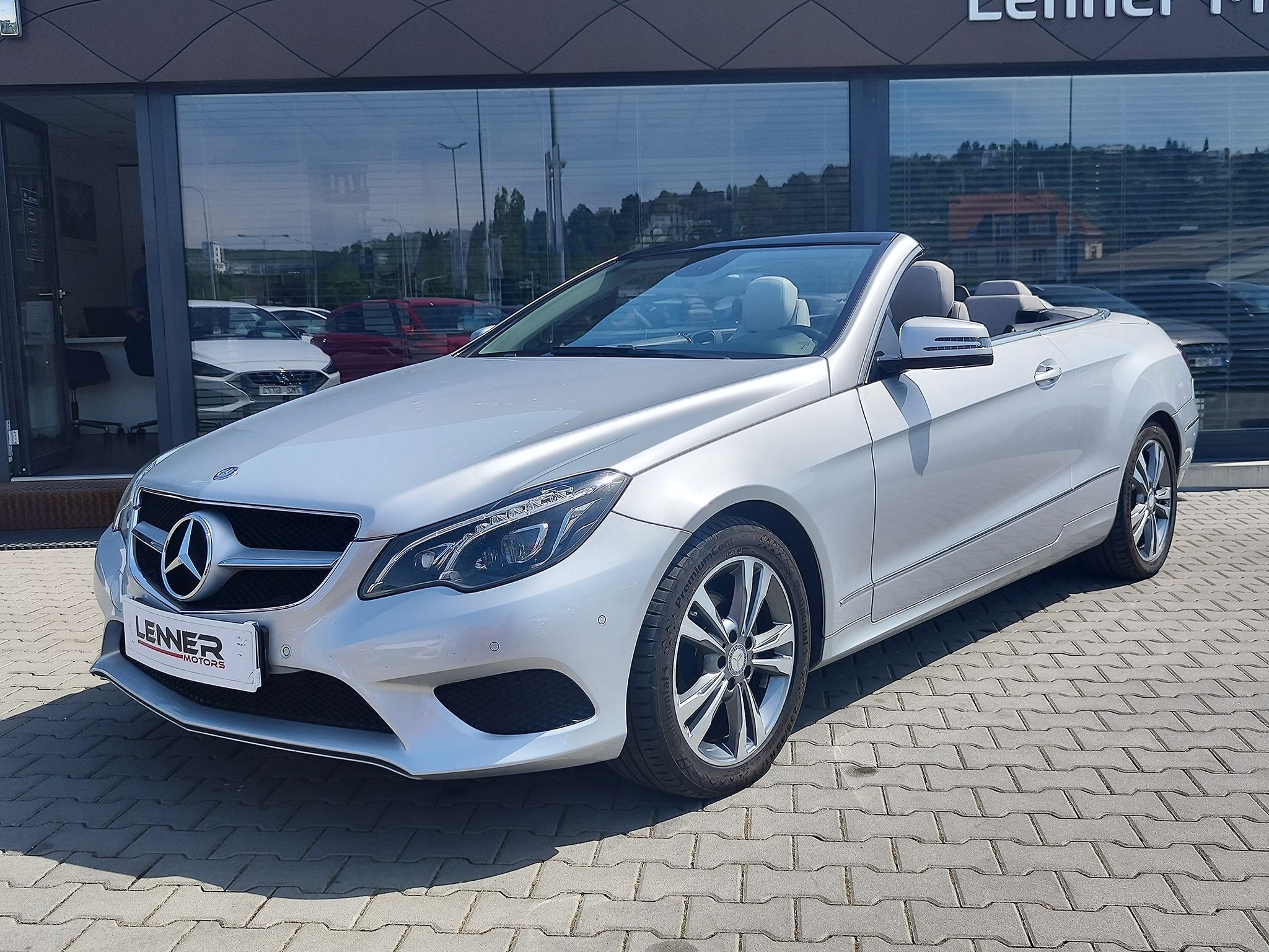 Mercedes-Benz Třídy E, 220d/125kW Cabrio - fotka 2