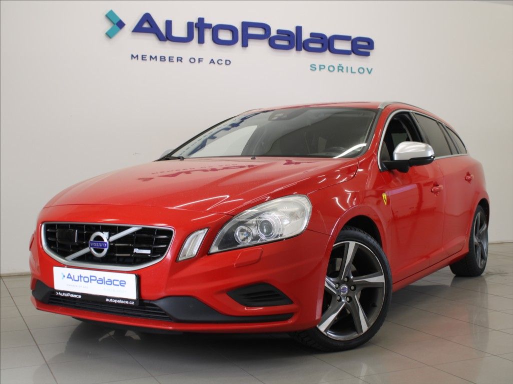 Volvo V60, 2,4 D4 AT AWD R-Desing ČR