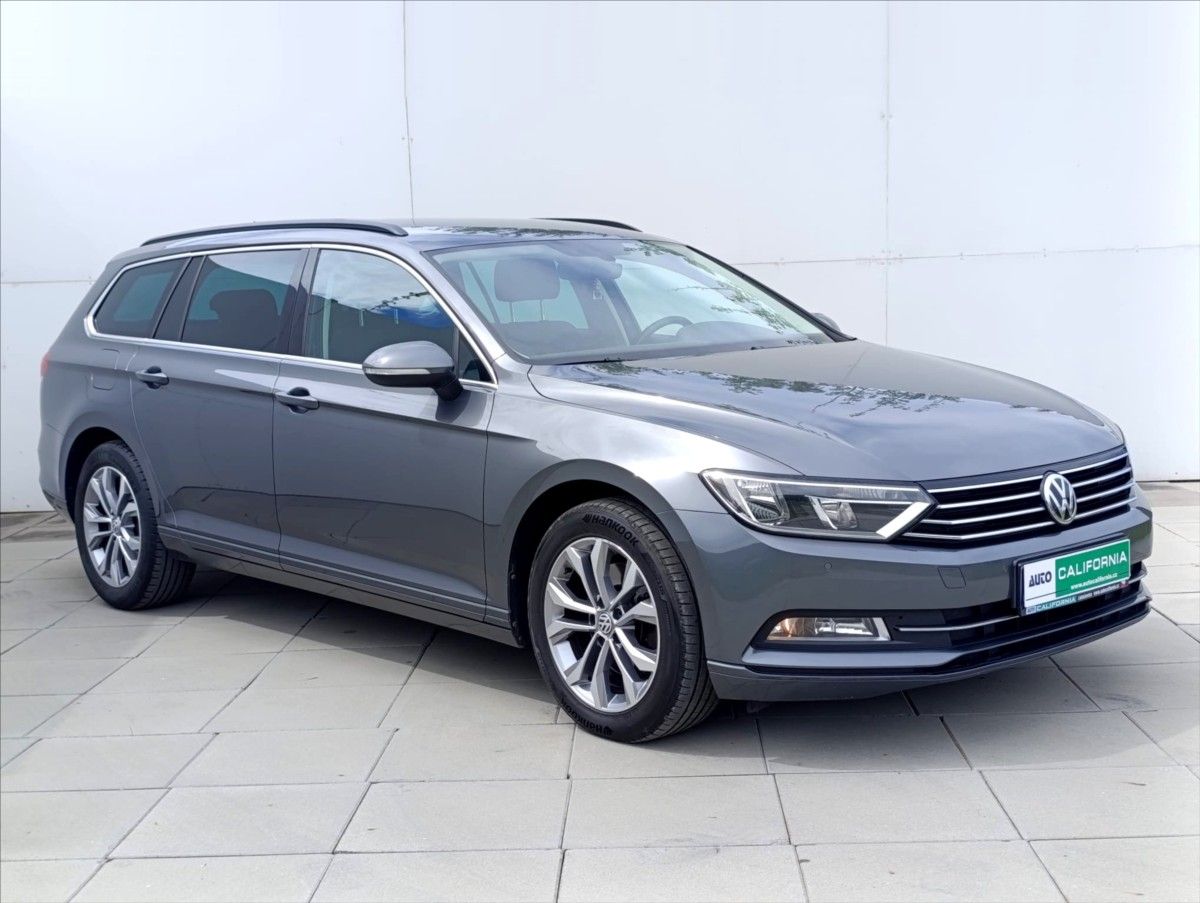 Volkswagen Passat, 1,6 TDi Aut.klima Navi Kamera - fotka 5