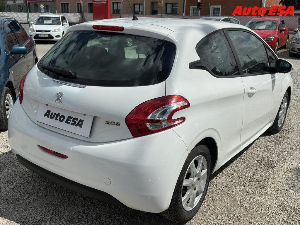 Peugeot 208, 1.2PT - fotka 4