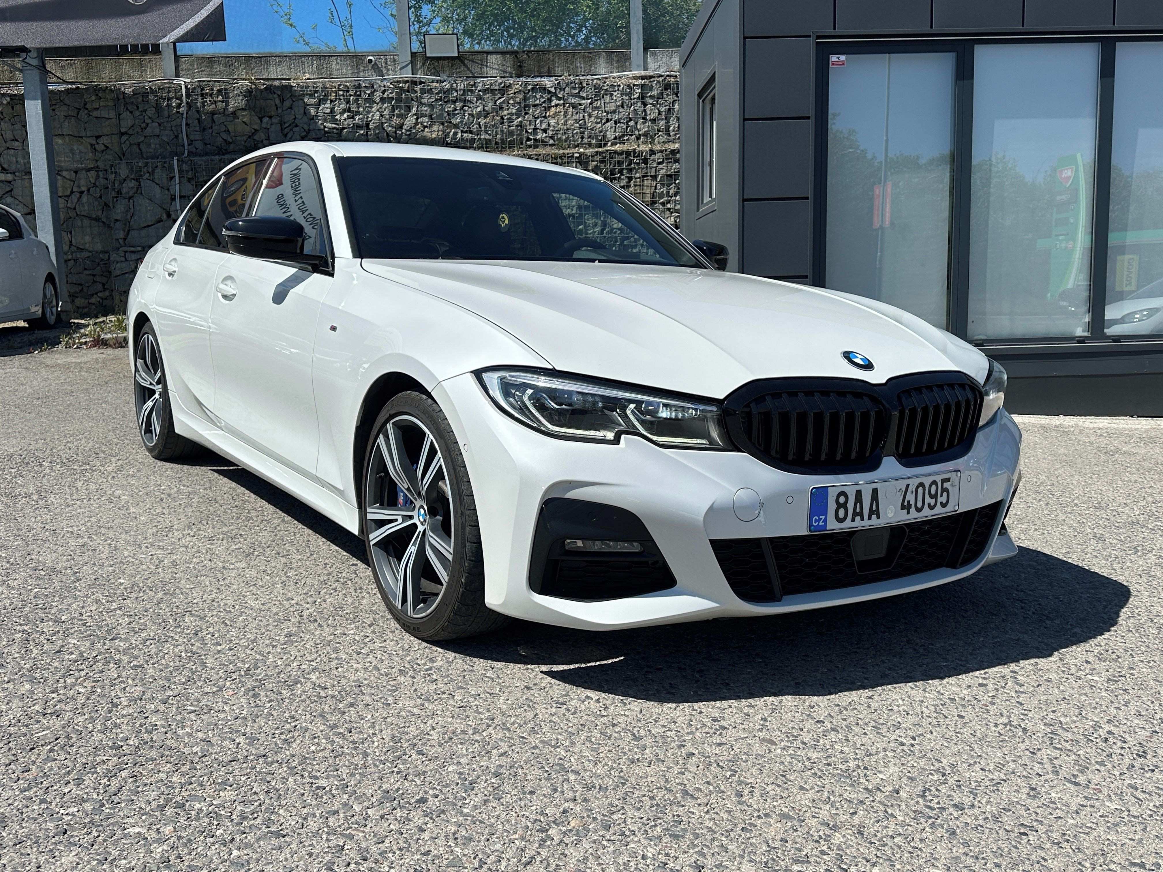 BMW Řada 3, BMW 330D xDrive 2020 - fotka 2