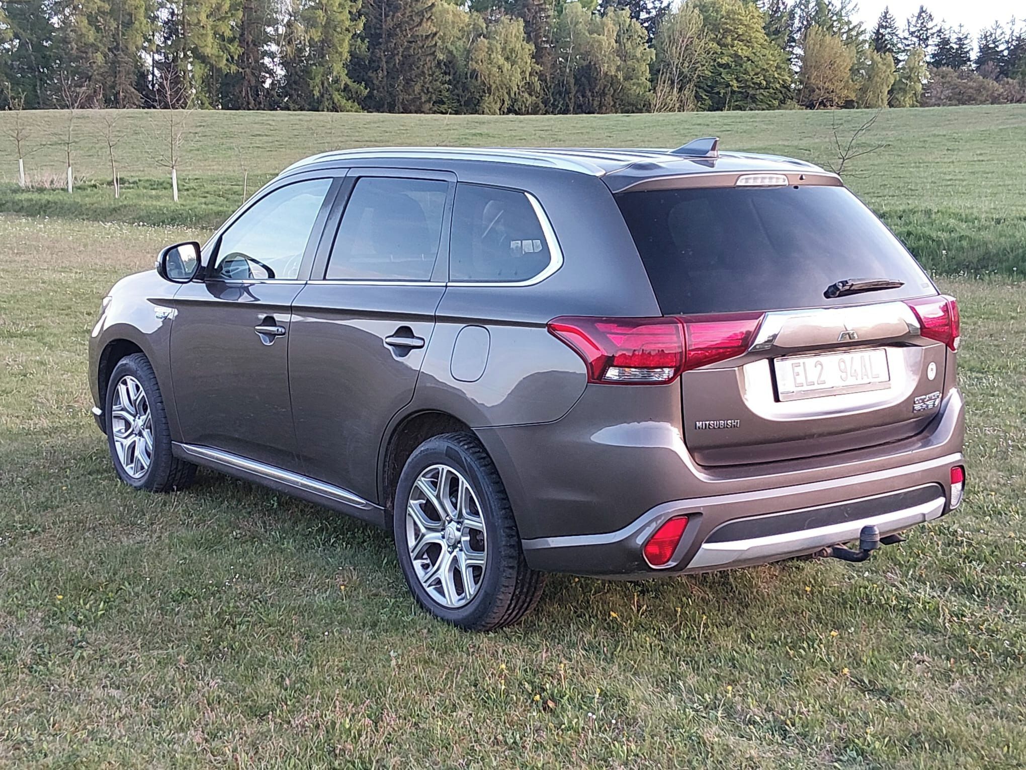 Mitsubishi Outlander, PLUG-IN hybrid 2,4 PHEV - fotka 4