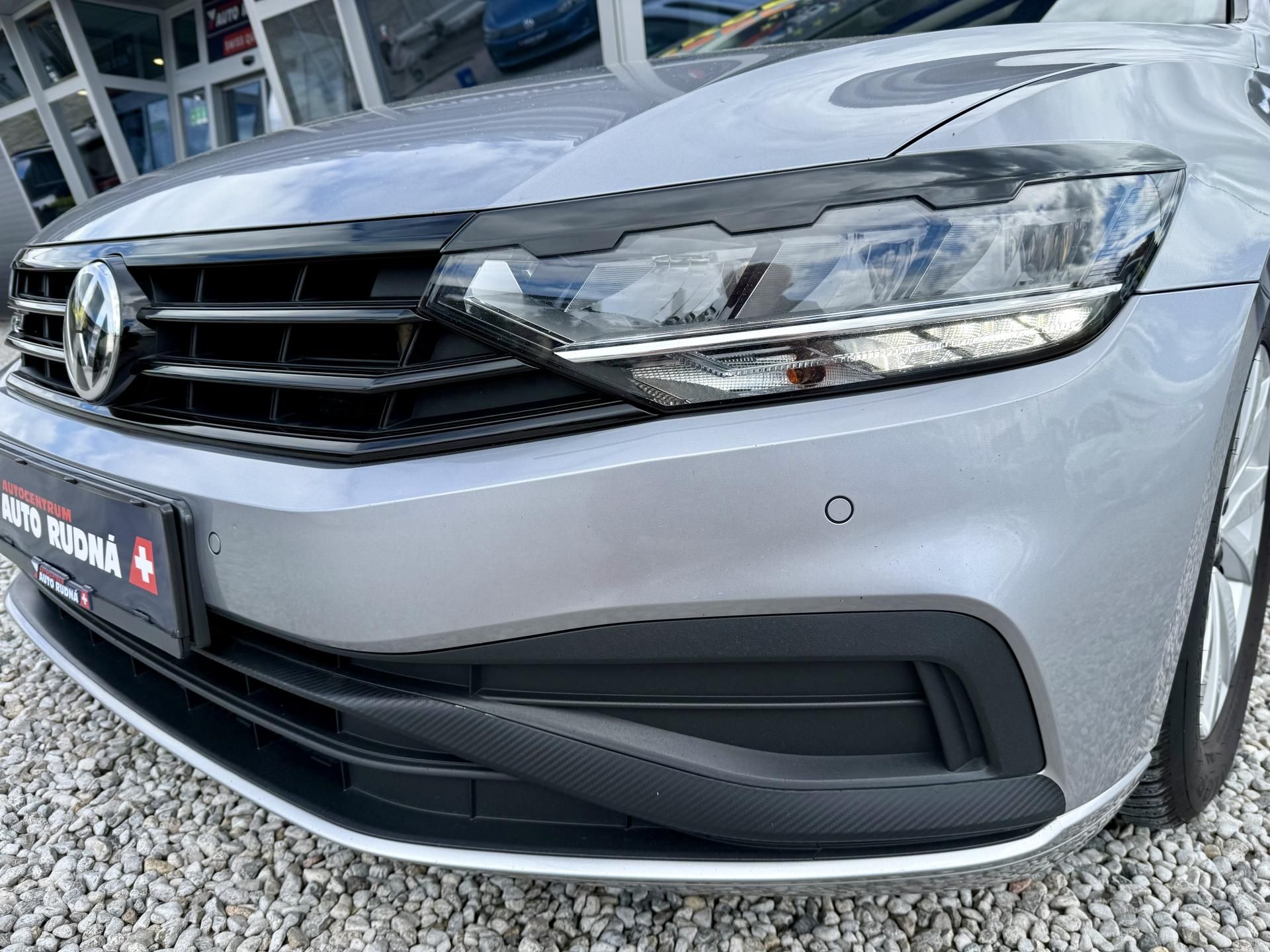 Volkswagen Passat Variant, 2,0TDI R-Line Design - fotka 2