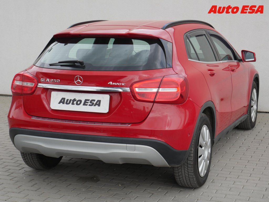 Mercedes-Benz GLA, 2.0i GLA 250  4Matic,ČR - fotka 4